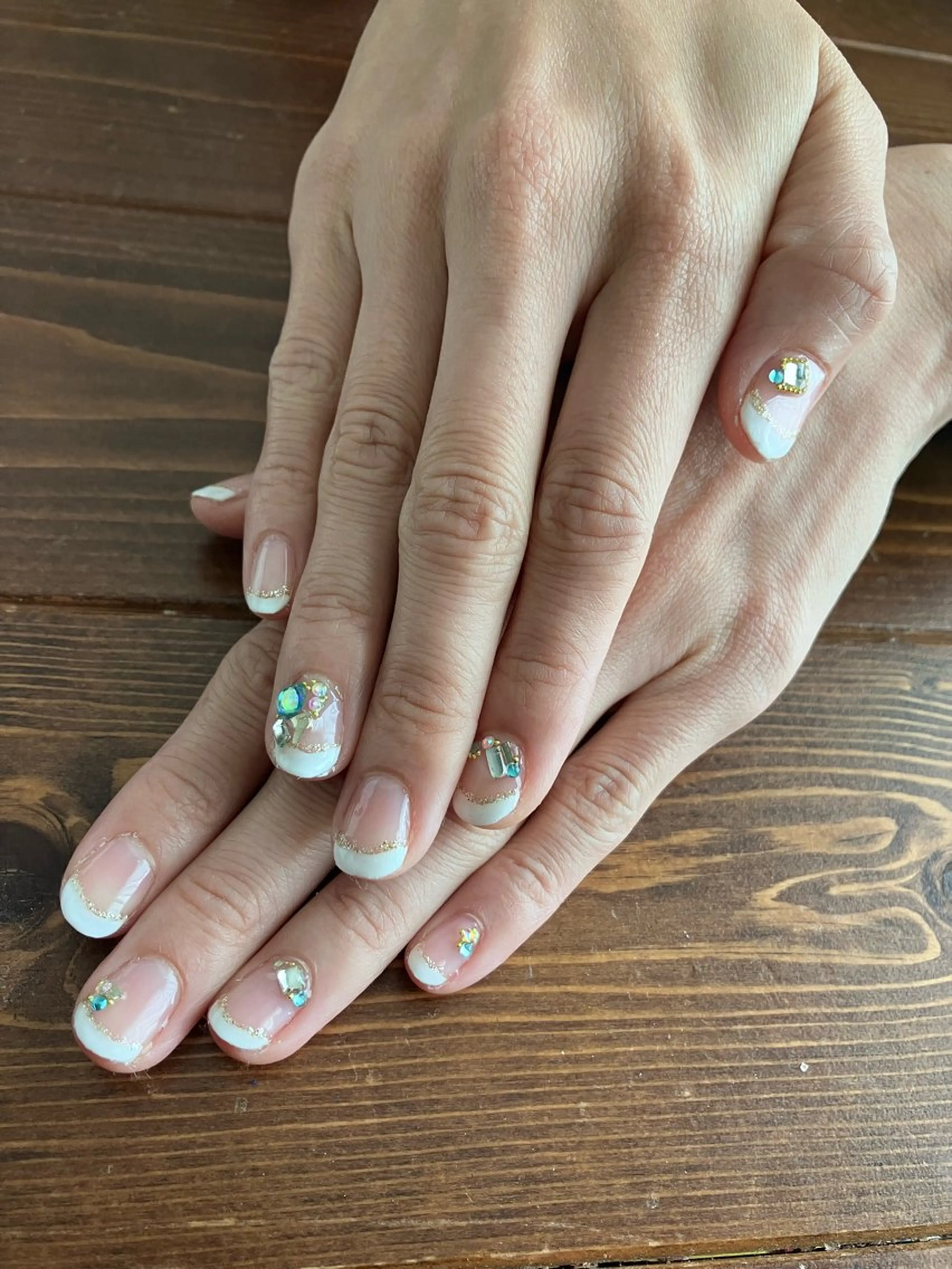 ネイル フレンチネイル ストーンネイル ハンドネイル ハンドケア Ideal Me 春内茉那の眉毛・アイブロウイメージ