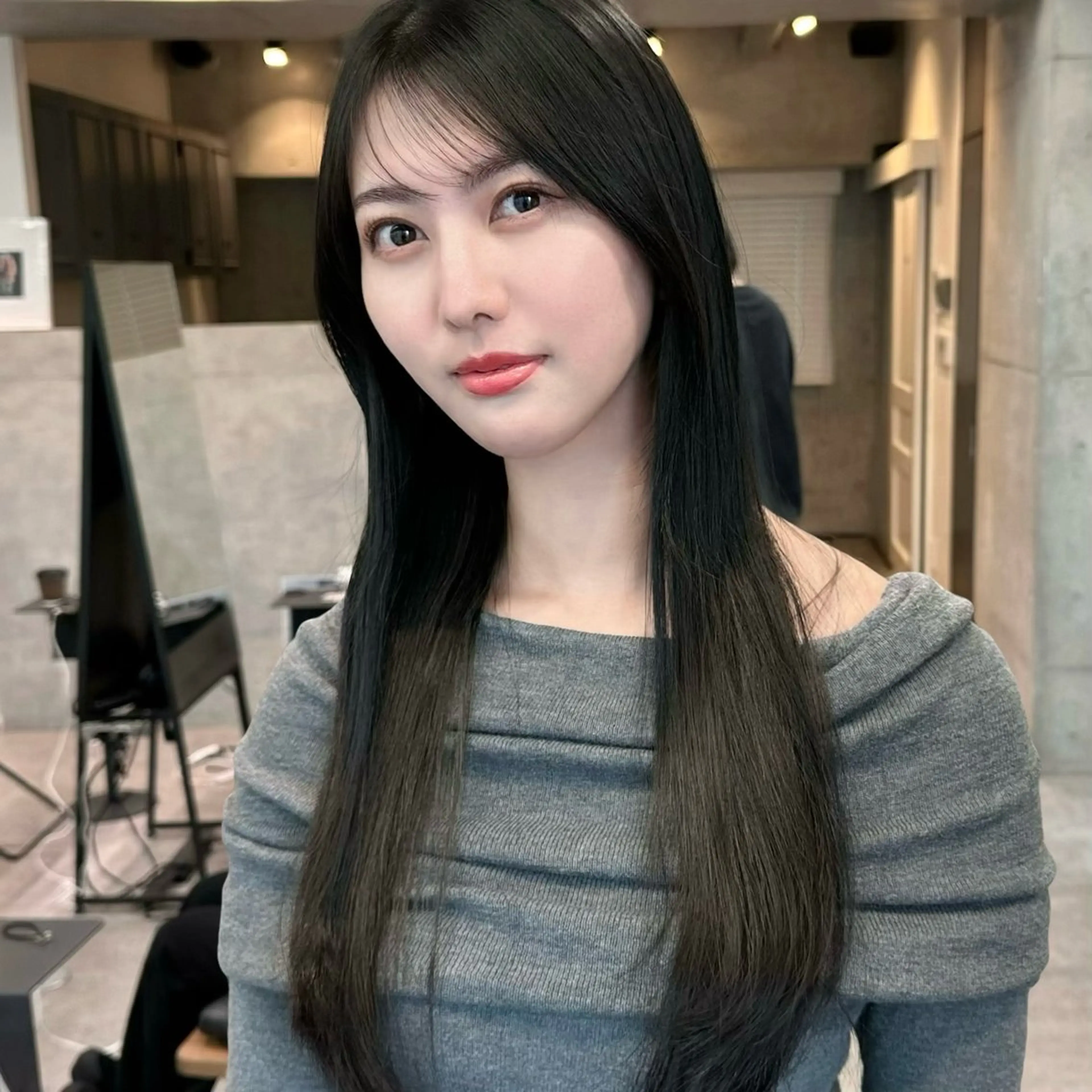 セミロング レイヤーカット シースルーバング カット ヘアカラー トリートメント オシャレ髪✔️ 店長オオキアキヒロのヘアスタイル