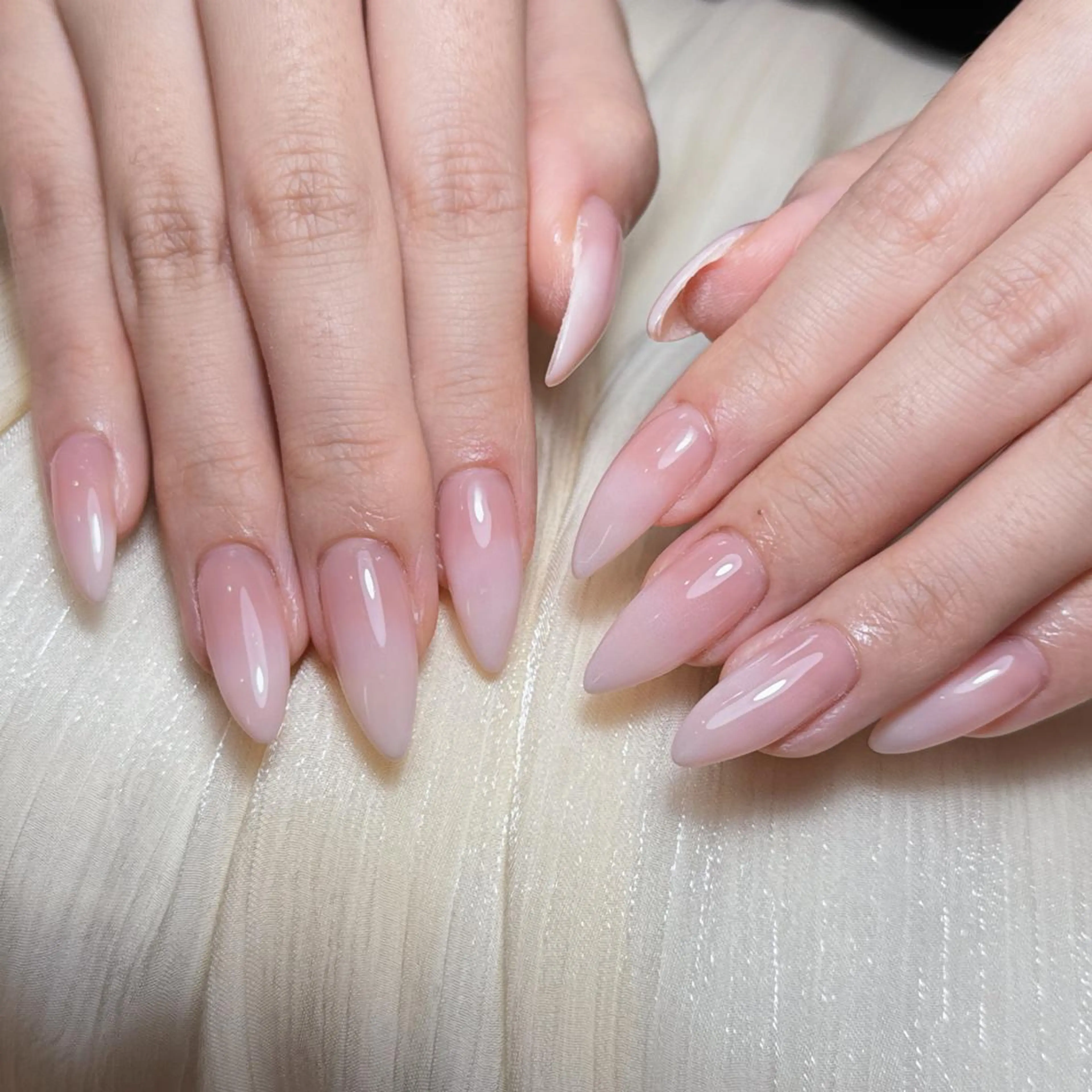 ネイル アートネイル オーロラネイル ガーリー キラキラネイル 韓国ネイル ハンドネイル Una NAILMANAMIのネイルデザイン