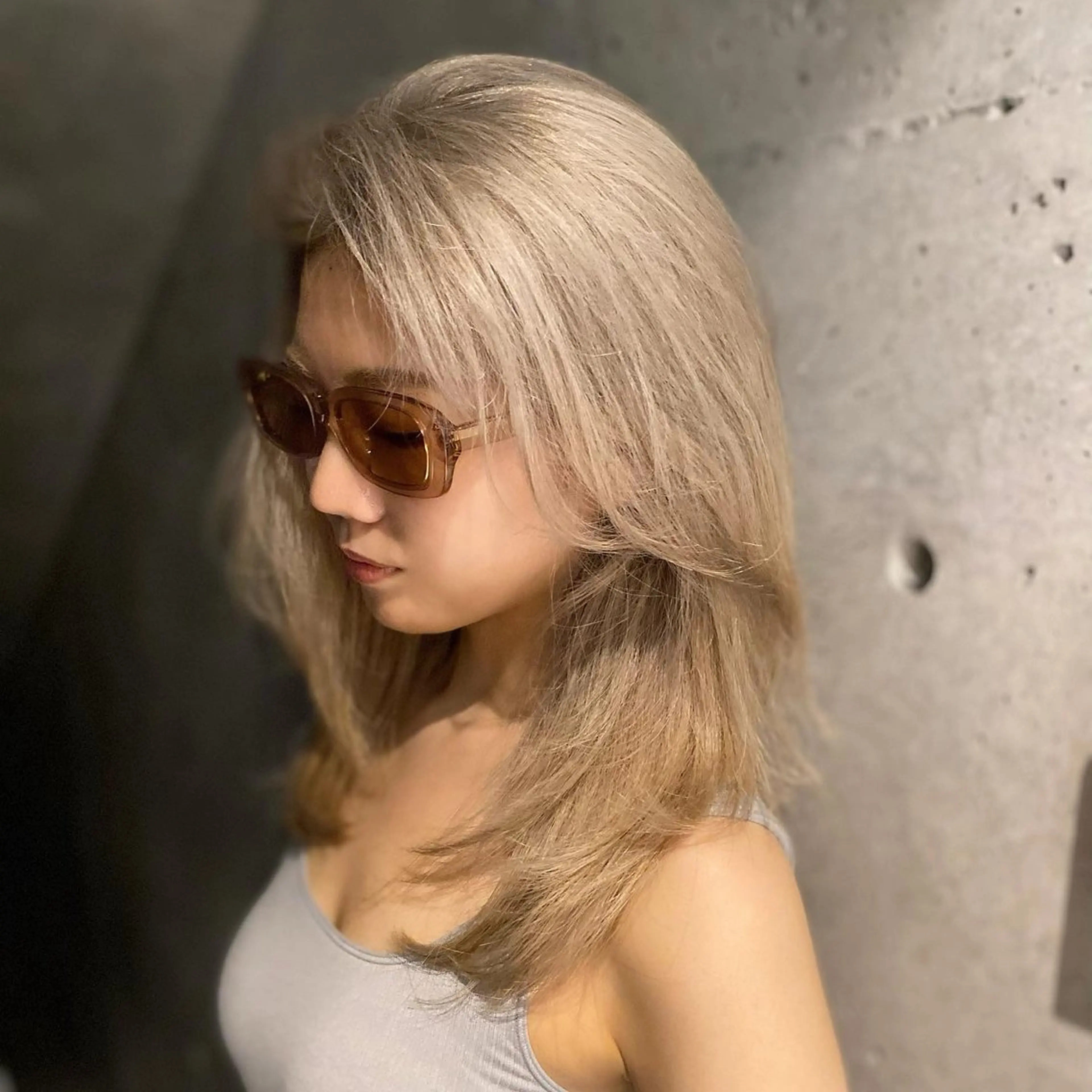 ミディアム カラー ヘアアレンジ ブリーチ グレージュ mina 🌷のヘアスタイル