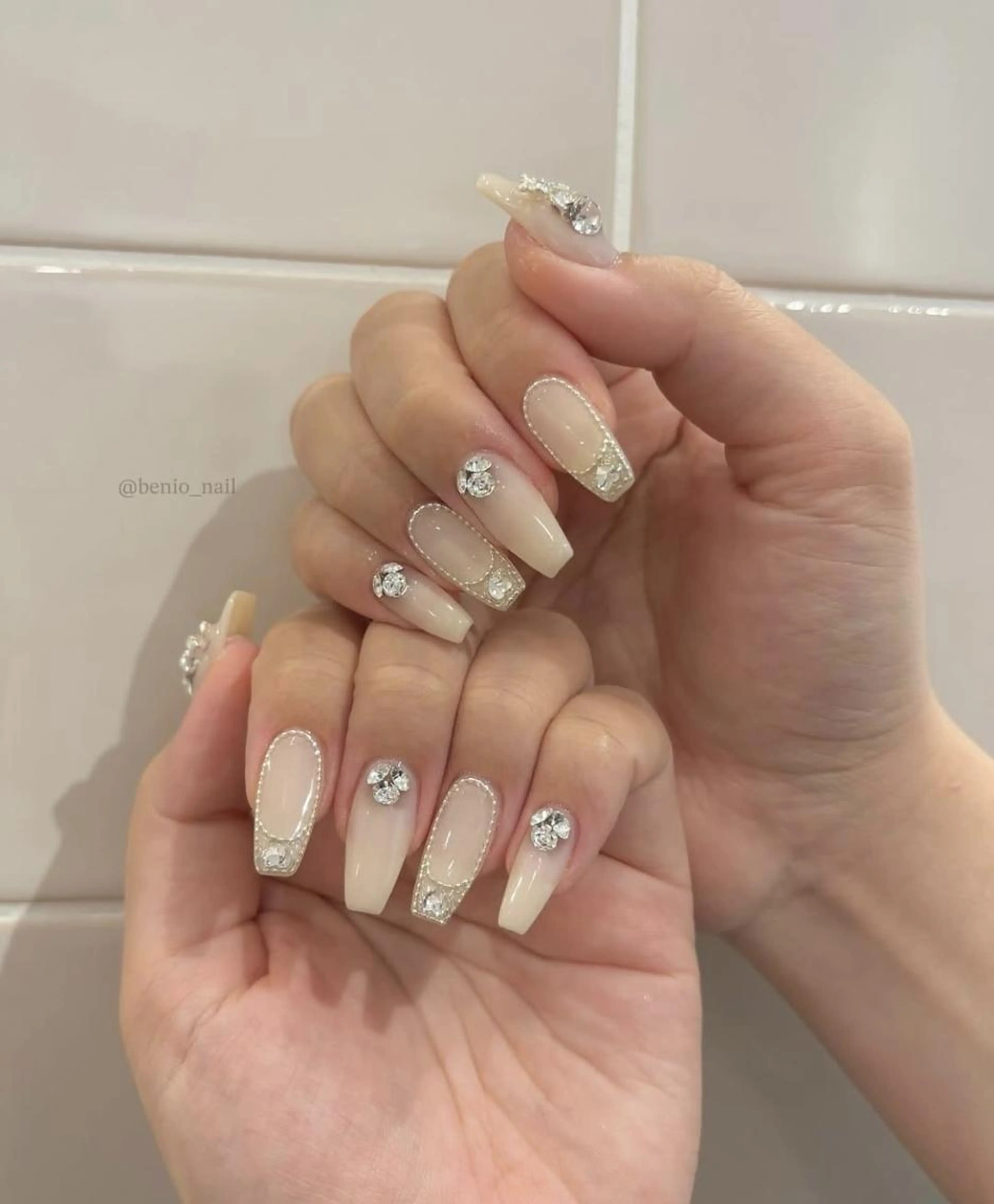 チップ長さ出し10本ワンカラー/ラメーグラデーション/フラッシュ+パーツとスートン付き放題の写真