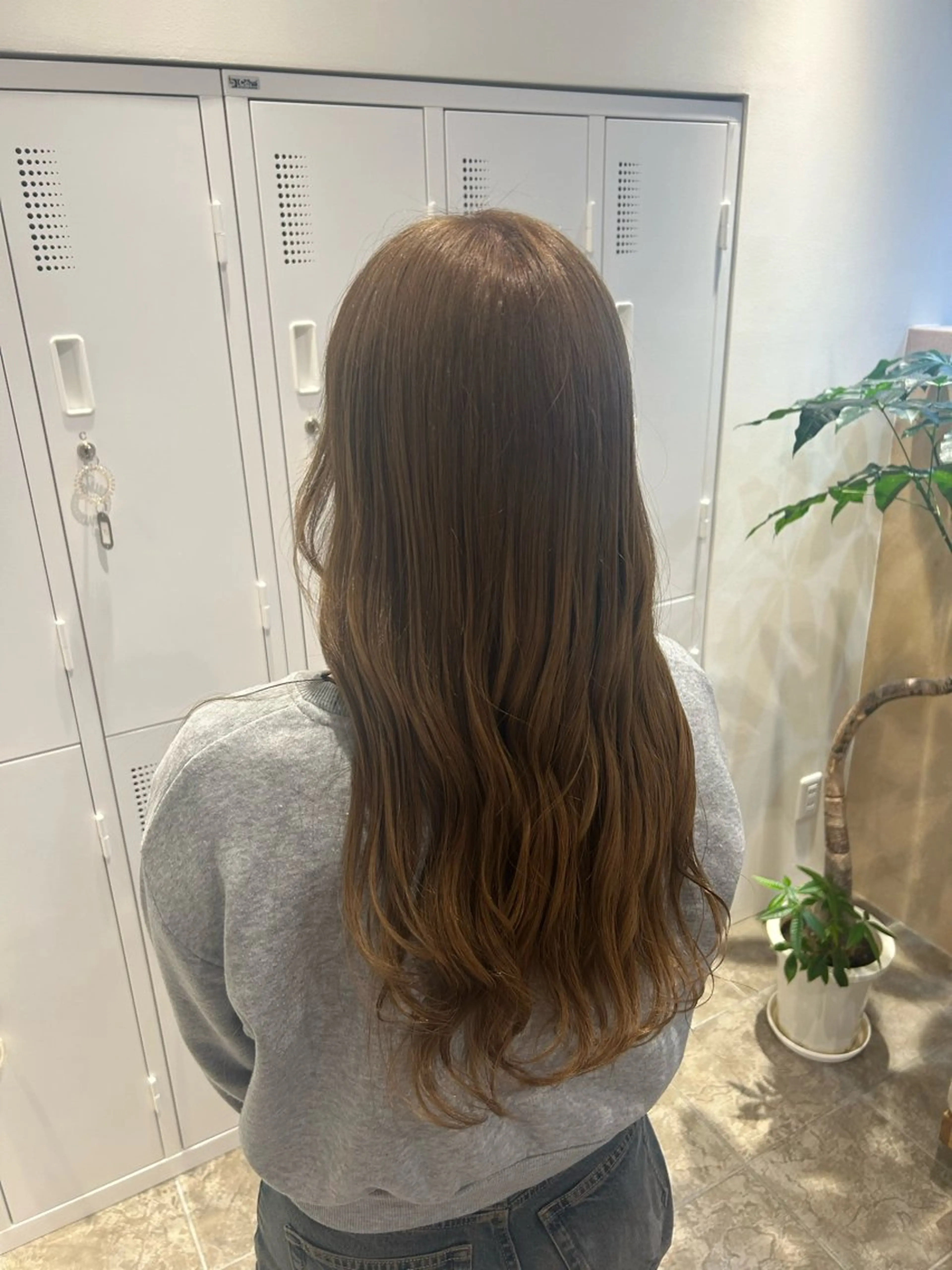 ロング カラー ベージュカラー オリーブベージュ ヘアカラー LiEn hair’s BEAU group所属・青山 里帆のヘアスタイル