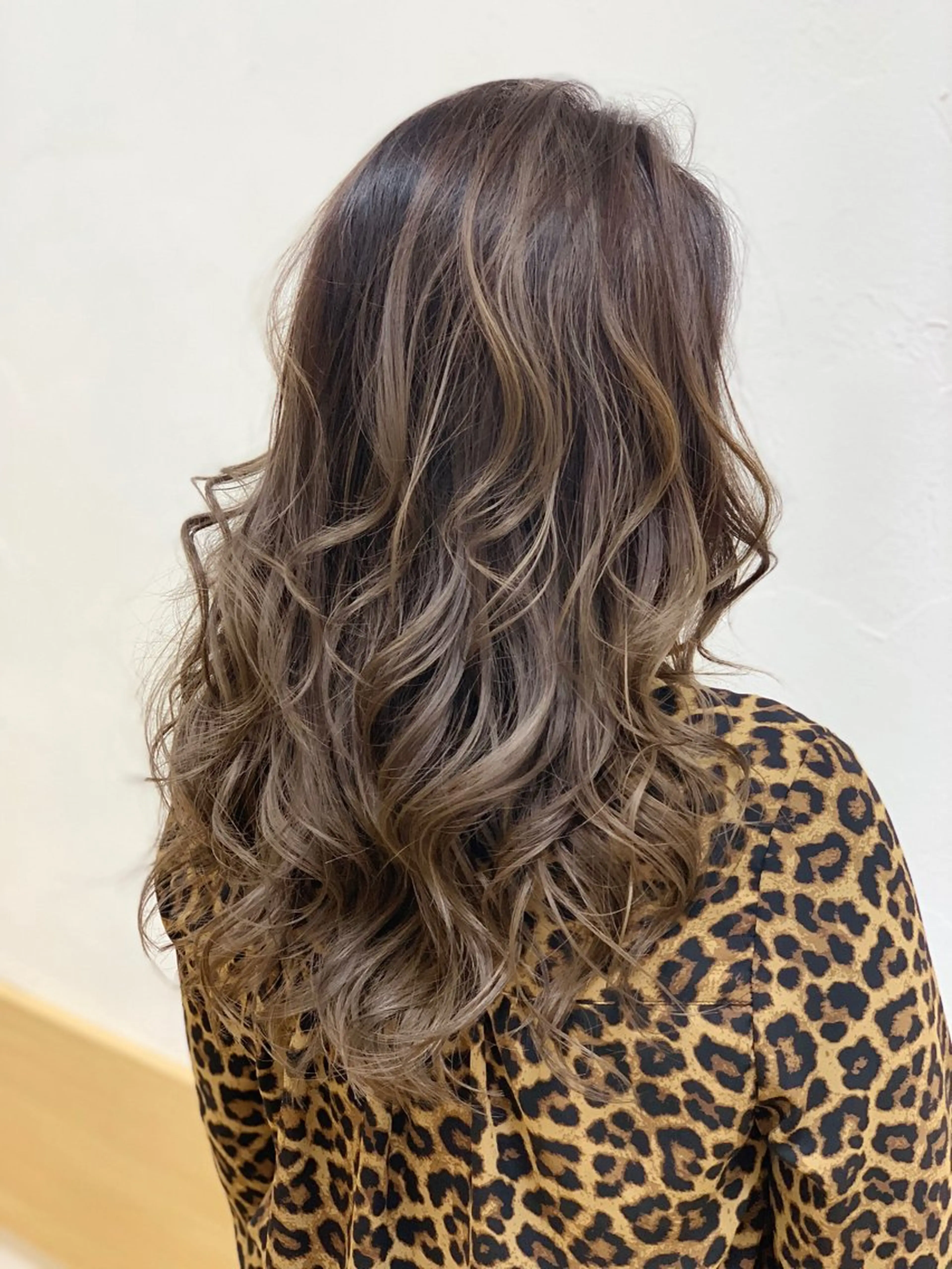 【白髪ぼかし対応】カット＋ハイライト(ハーフヘッド)＋カラー＋トリートメント　再来の方＋¥2000の写真