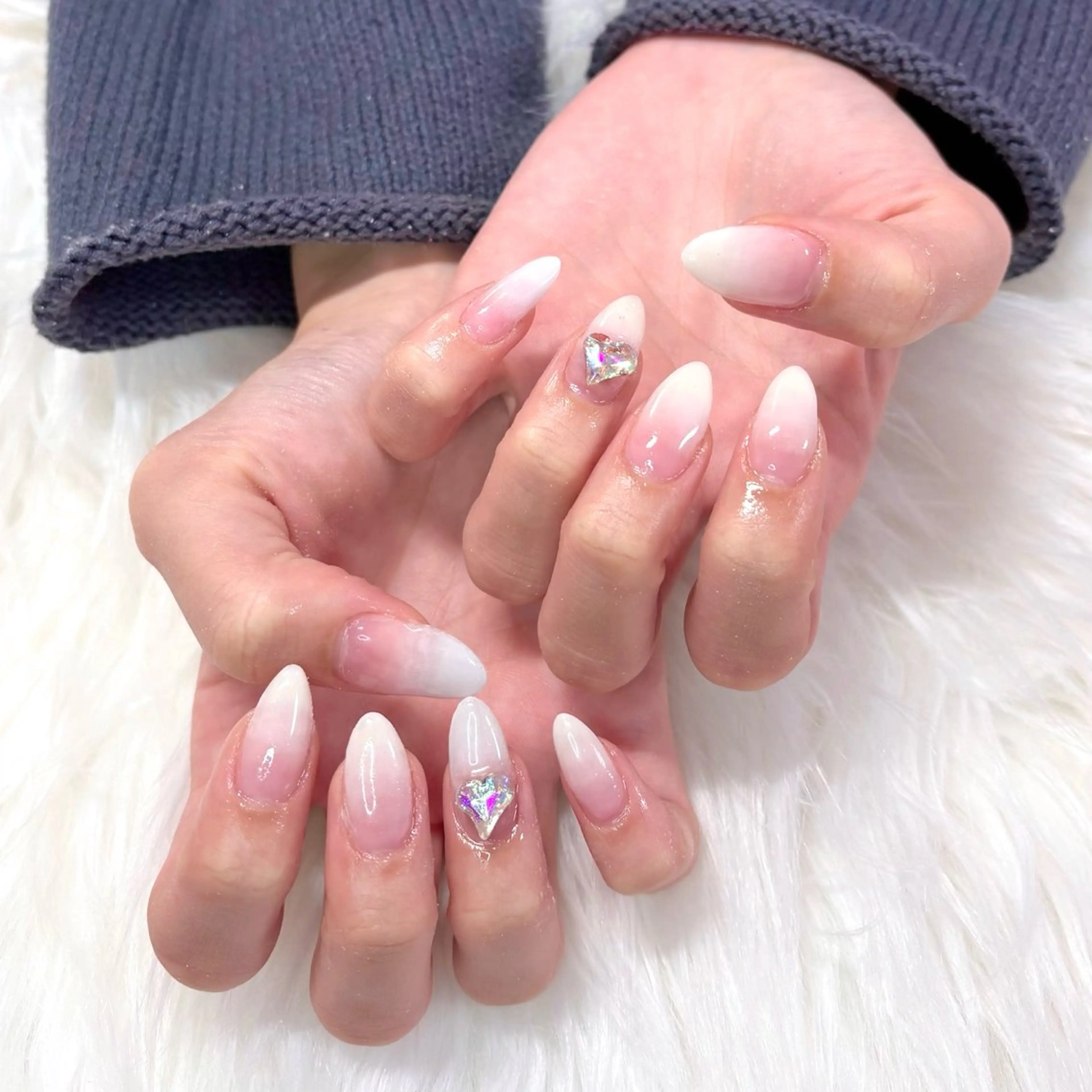 ネイル グラデーション ハート ホワイト ハンドネイル Noix nailのネイルデザイン