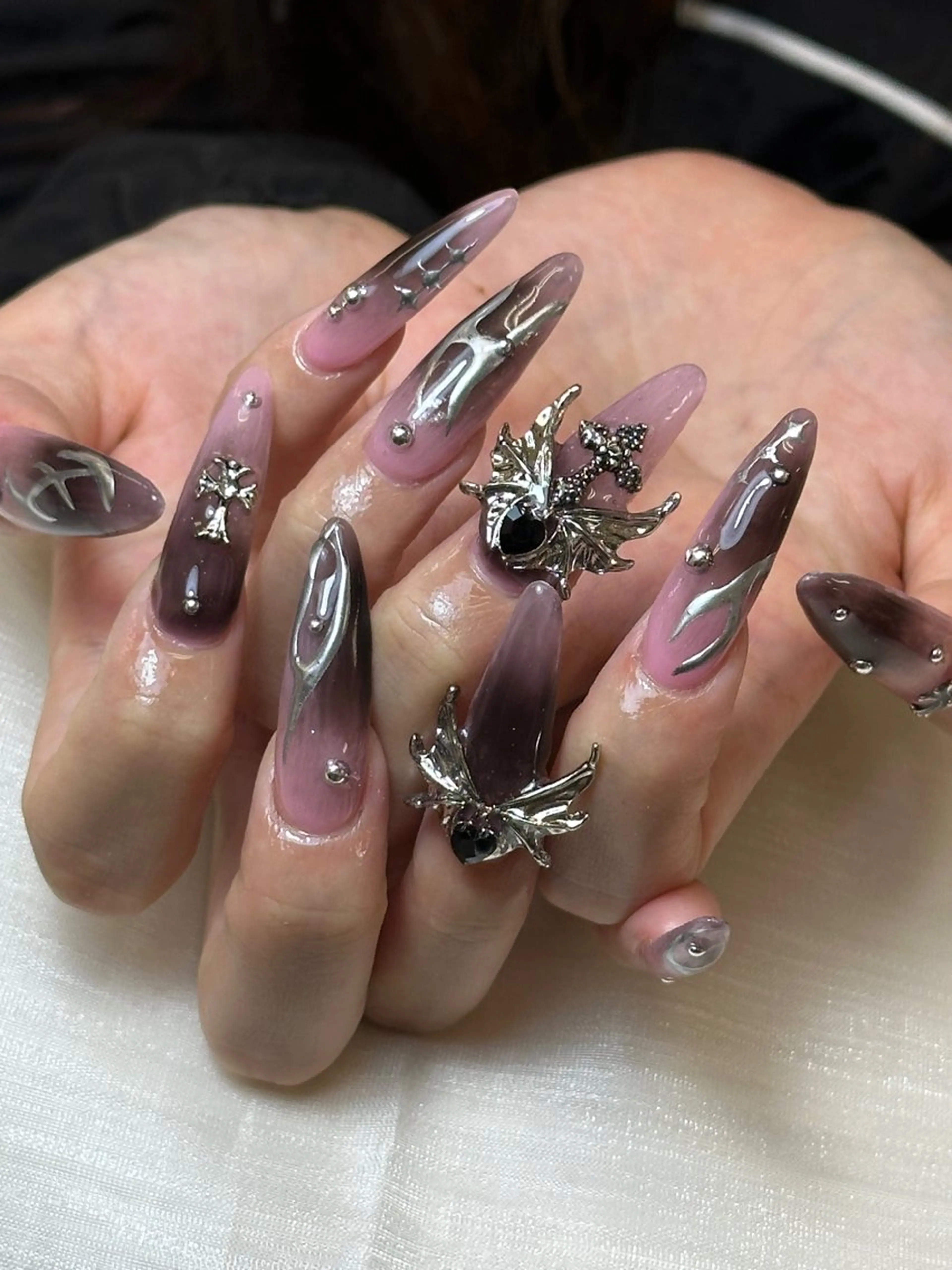 メンズ ネイル メンズ韓国風 アートネイル オーロラネイル チークネイル 長さ出し ハンドネイル Anh 歌舞伎町のネイルデザイン