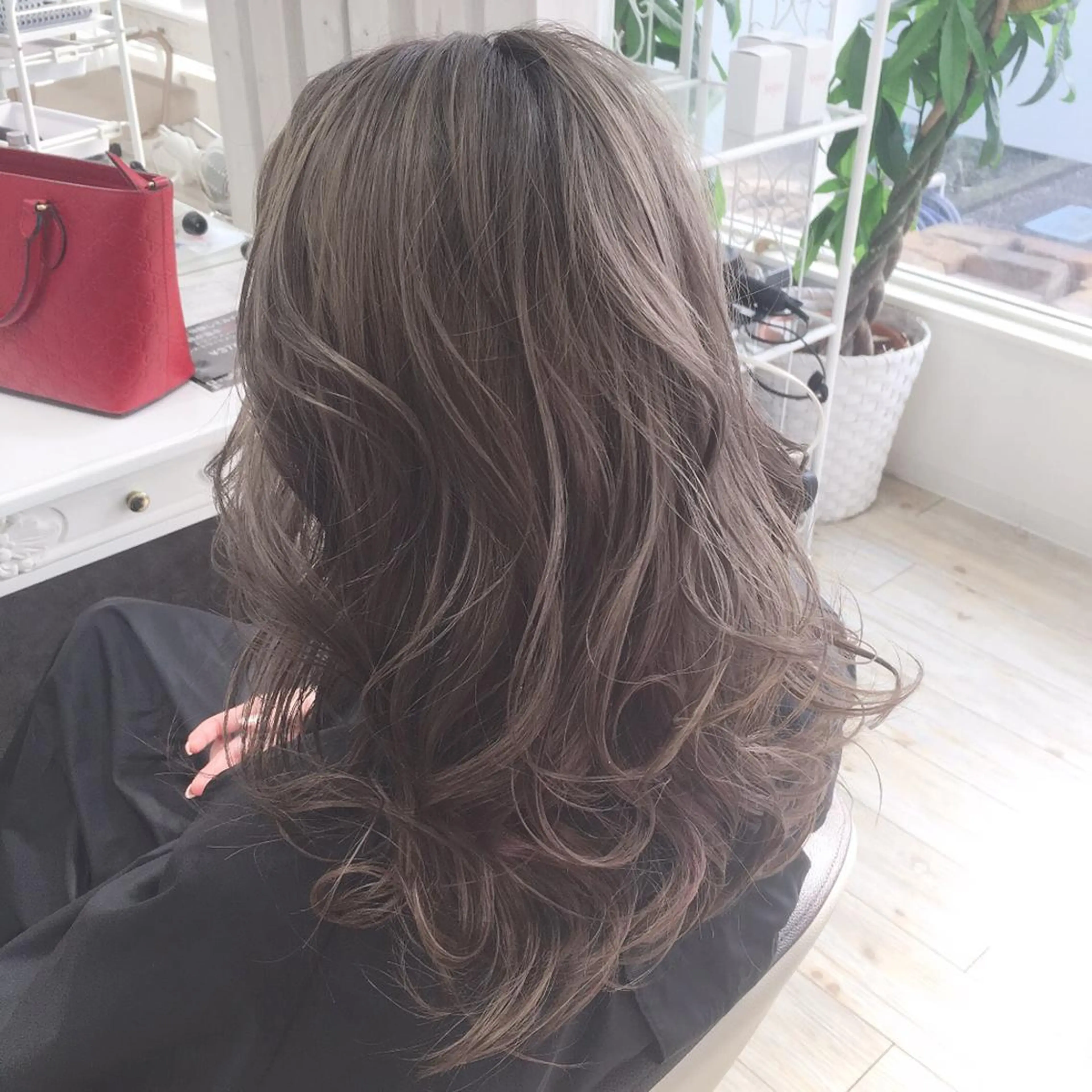 ロング カラー ブリーチ グレージュ ハイライト/インナー /ブリーチ/レイヤーのヘアスタイル