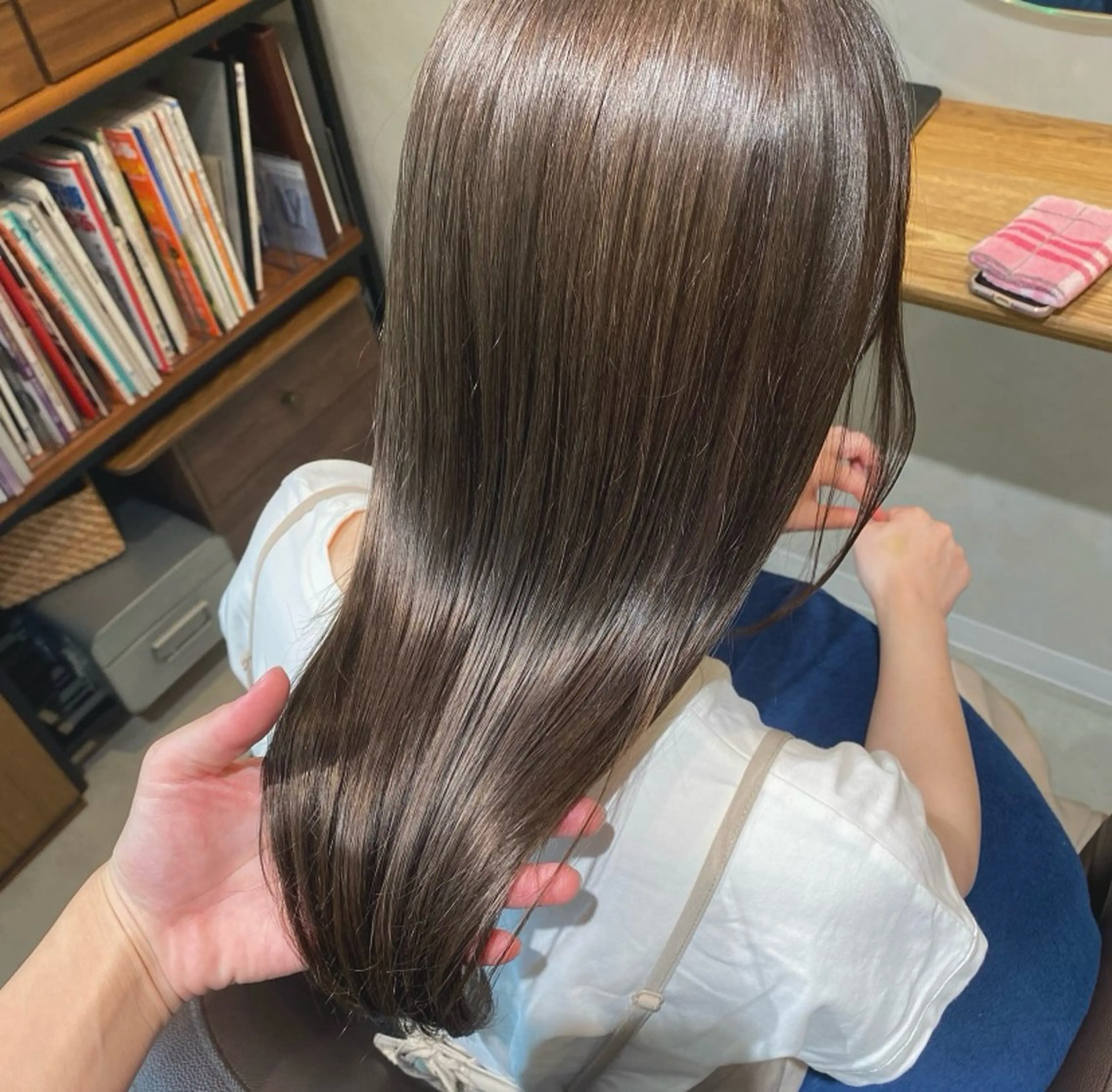 ロング カラー グレージュ ヘアカラー 羽田 希のヘアスタイル