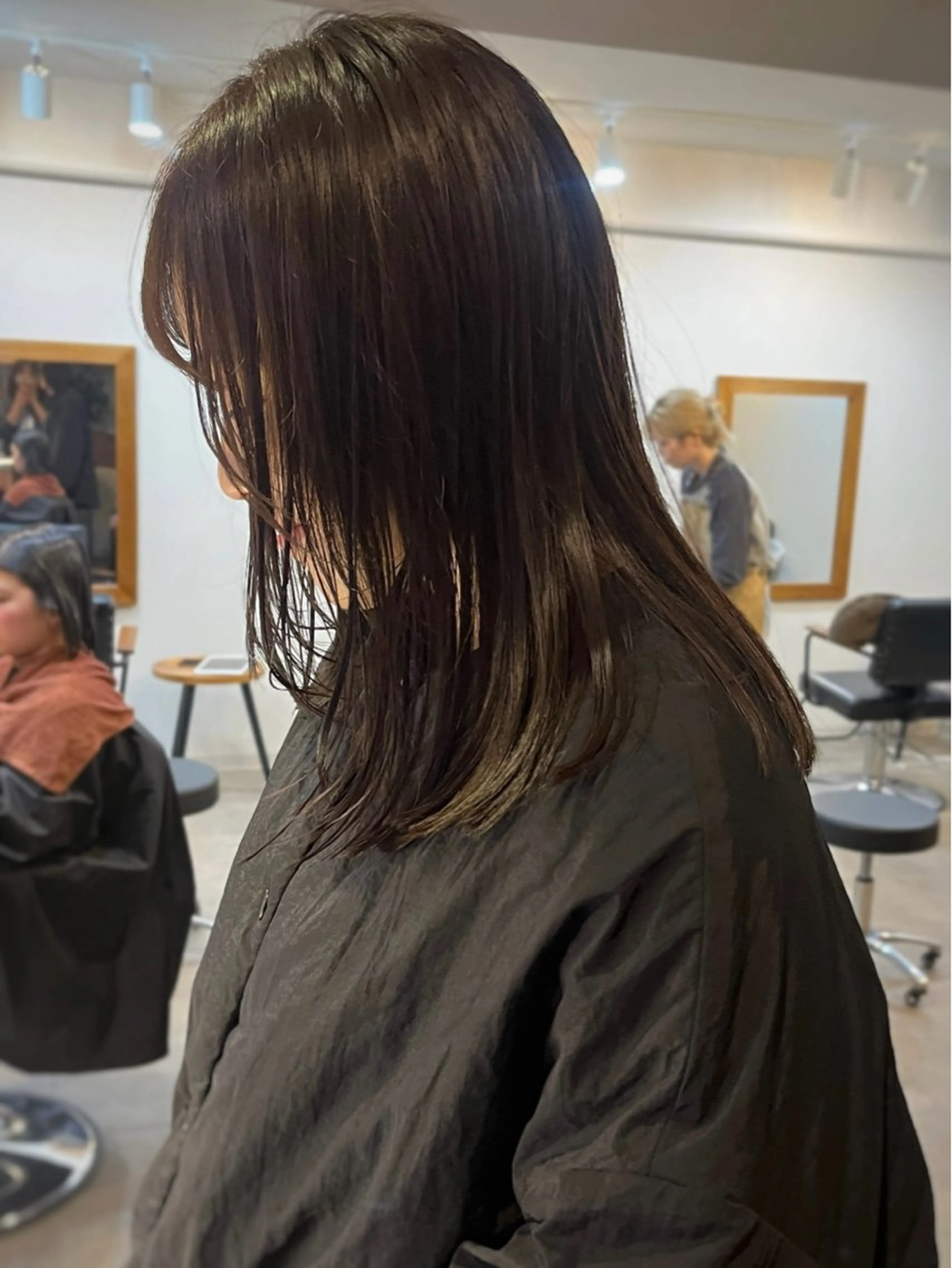 セミロング カラー ベージュカラー オリーブベージュ レイヤーカット ボブ/透明感カラー /坂口恵梨子のヘアスタイル