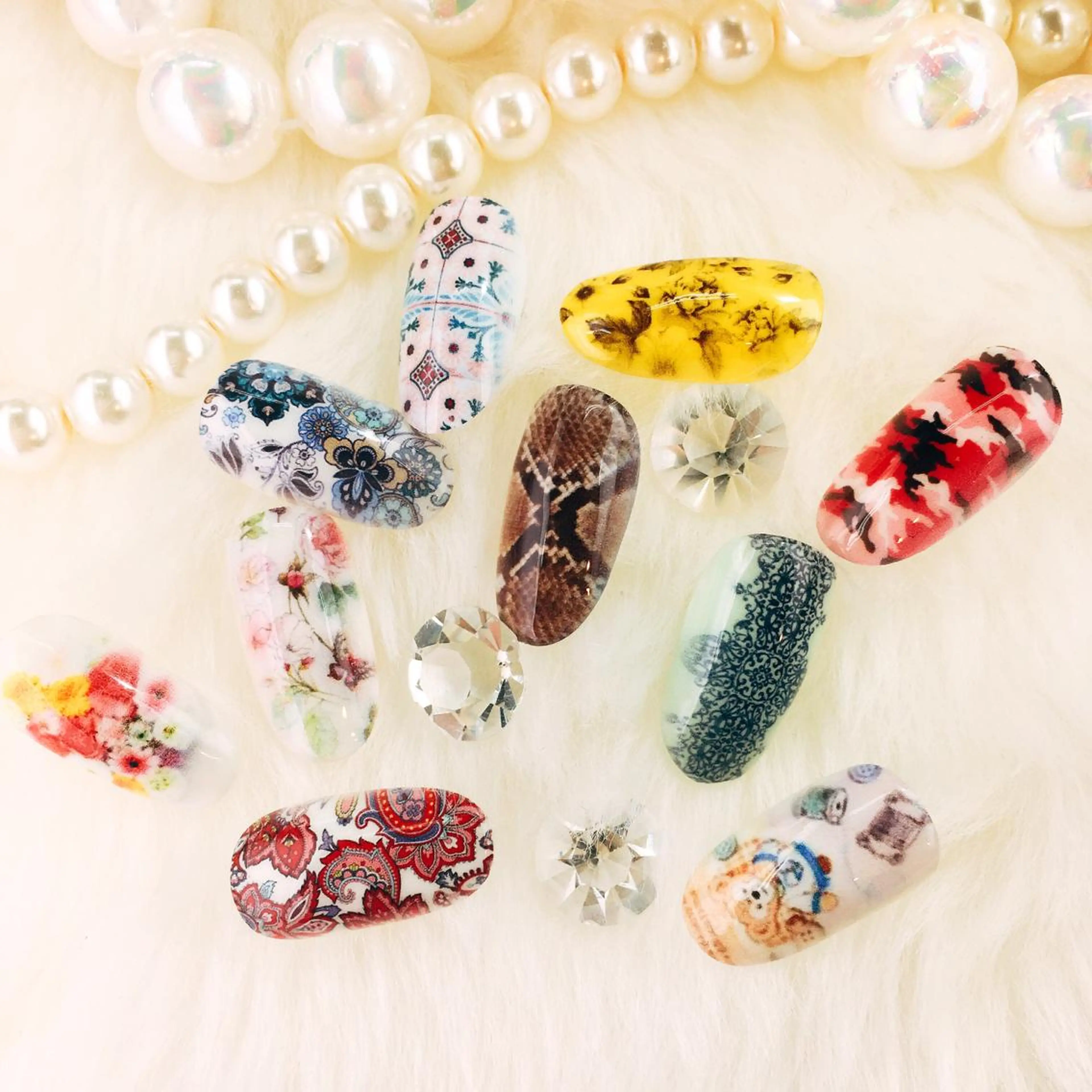 ネイル アートネイル nail salon Emi la beaute 心斎橋店所属・坪野 めぐみのネイルデザイン