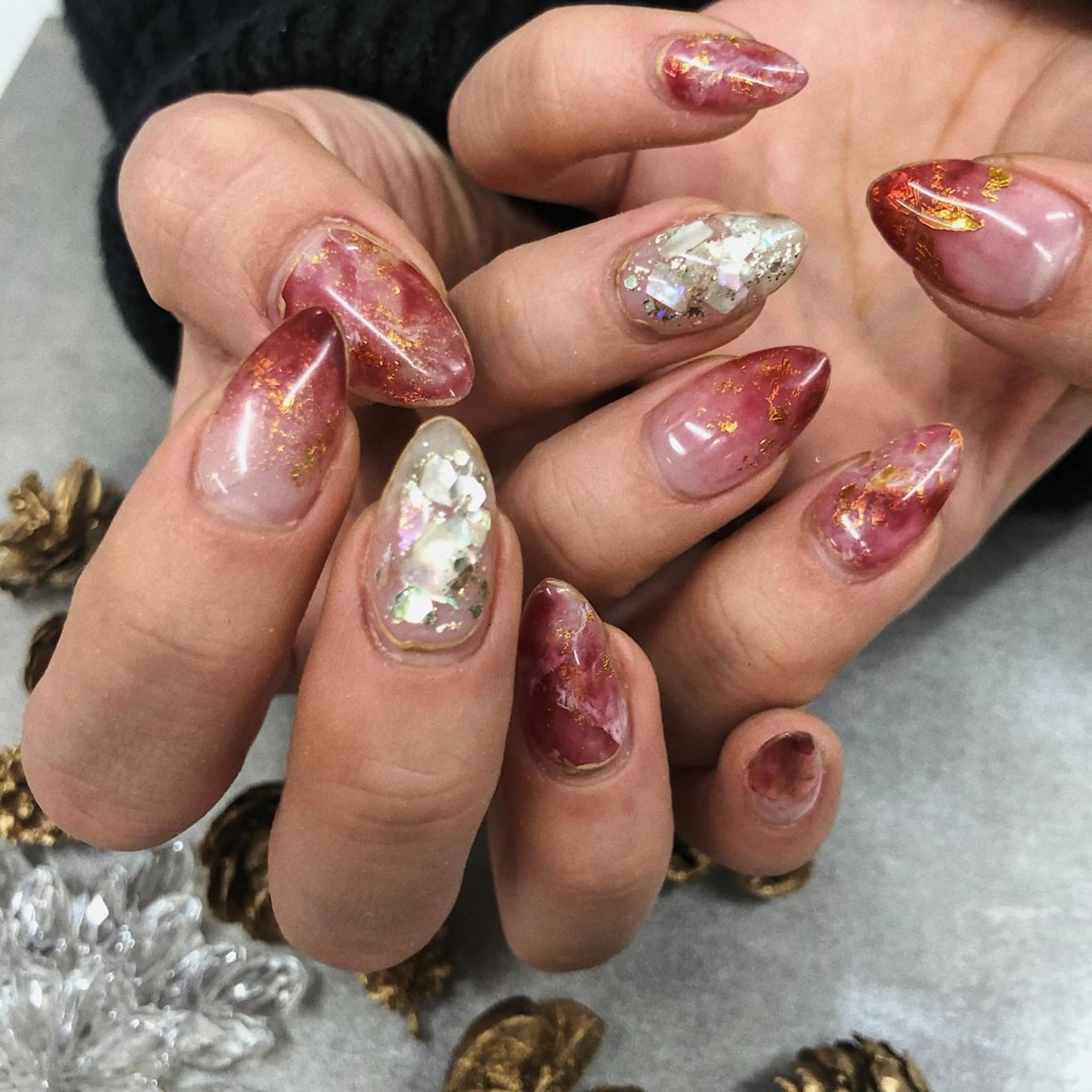 セミロング ネイル ボルドー ニュアンスネイル 赤色 1 9 9 7所属・nail 1997のネイルデザイン