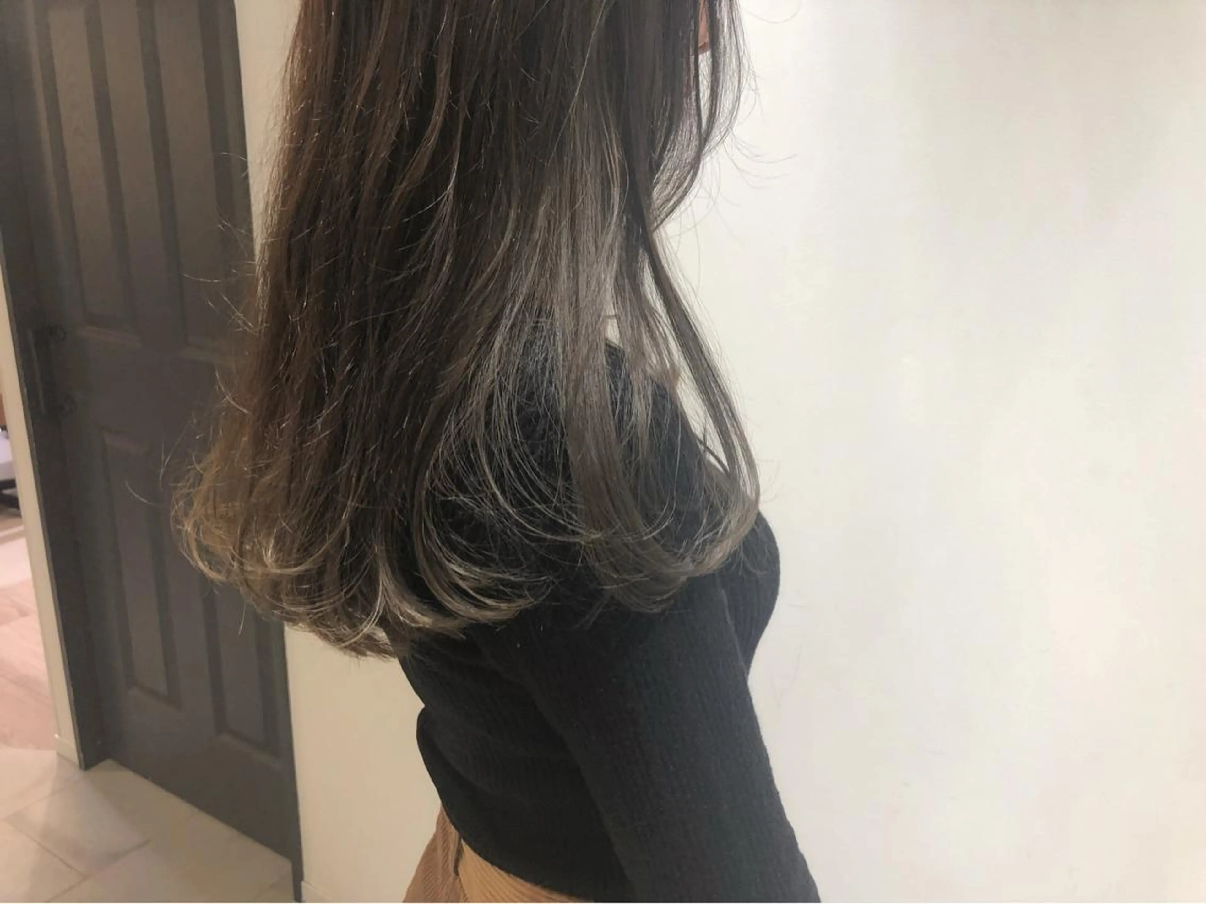 ロング カラー グラデーションカラー グレージュ カット ヘアカラー 江原 彩華のヘアスタイル