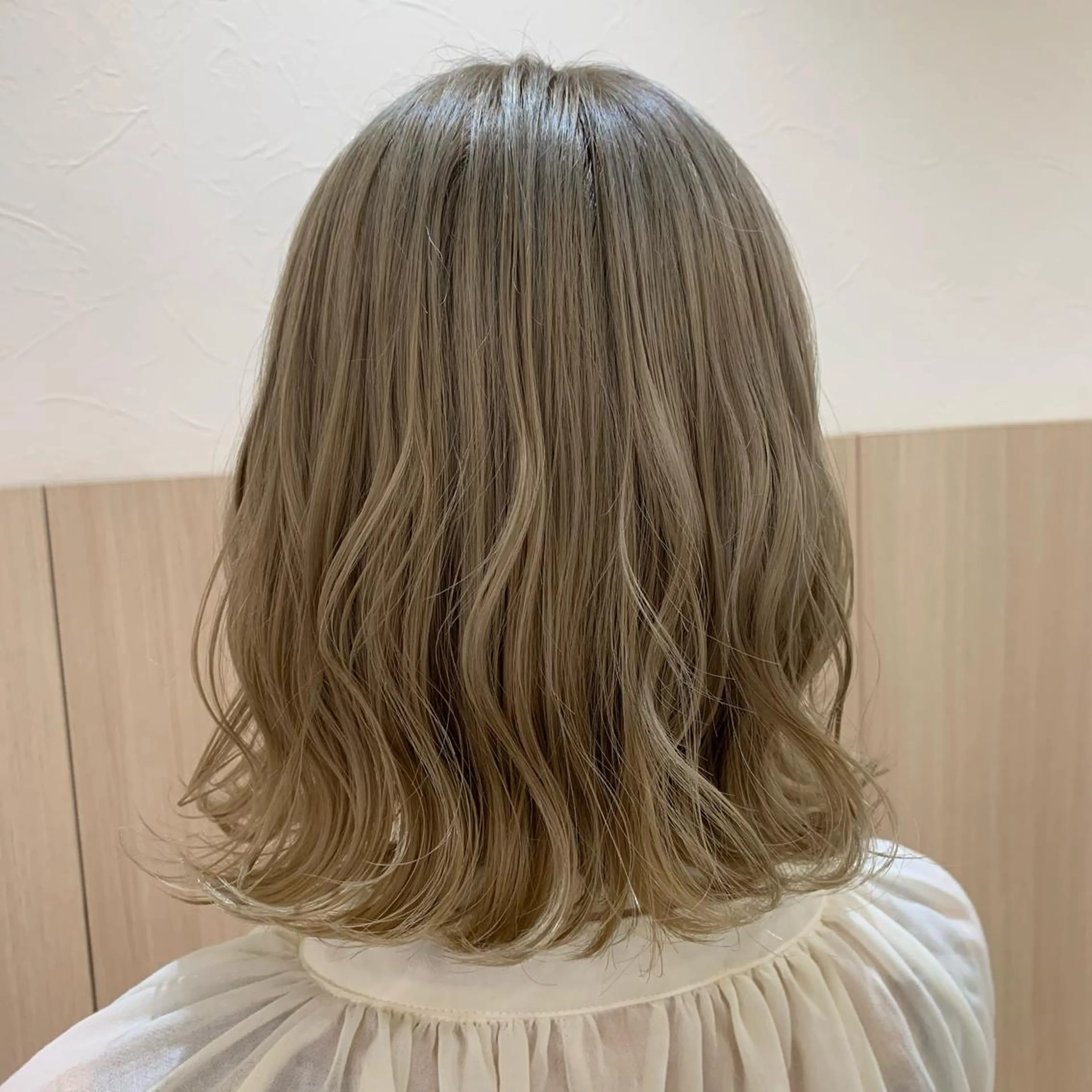 ミディアム カラー 店長ハイトーンカラー 柞山史奈のヘアスタイル
