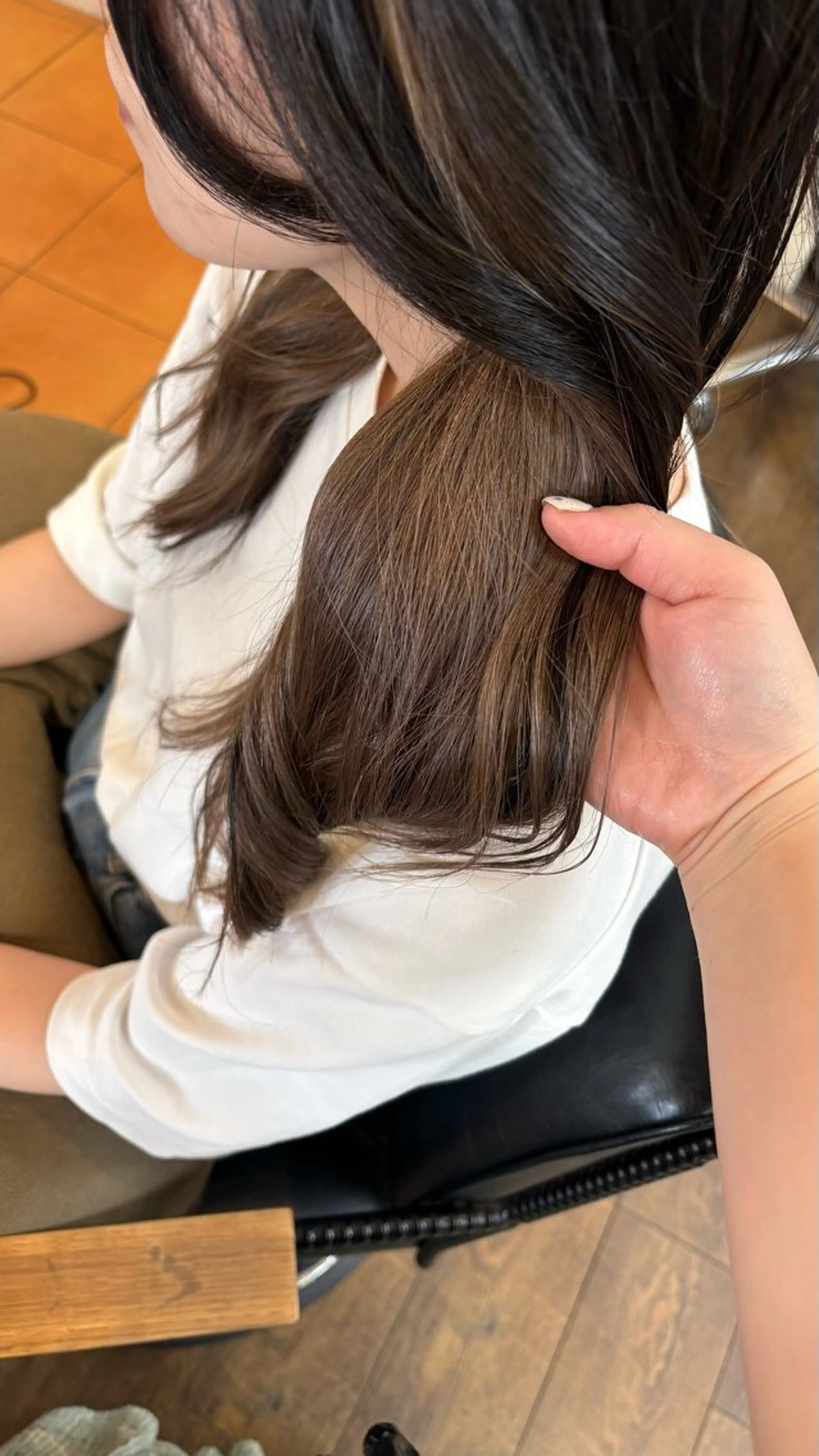 ロング カラー ベージュカラー chacha blanc元山のヘアスタイル