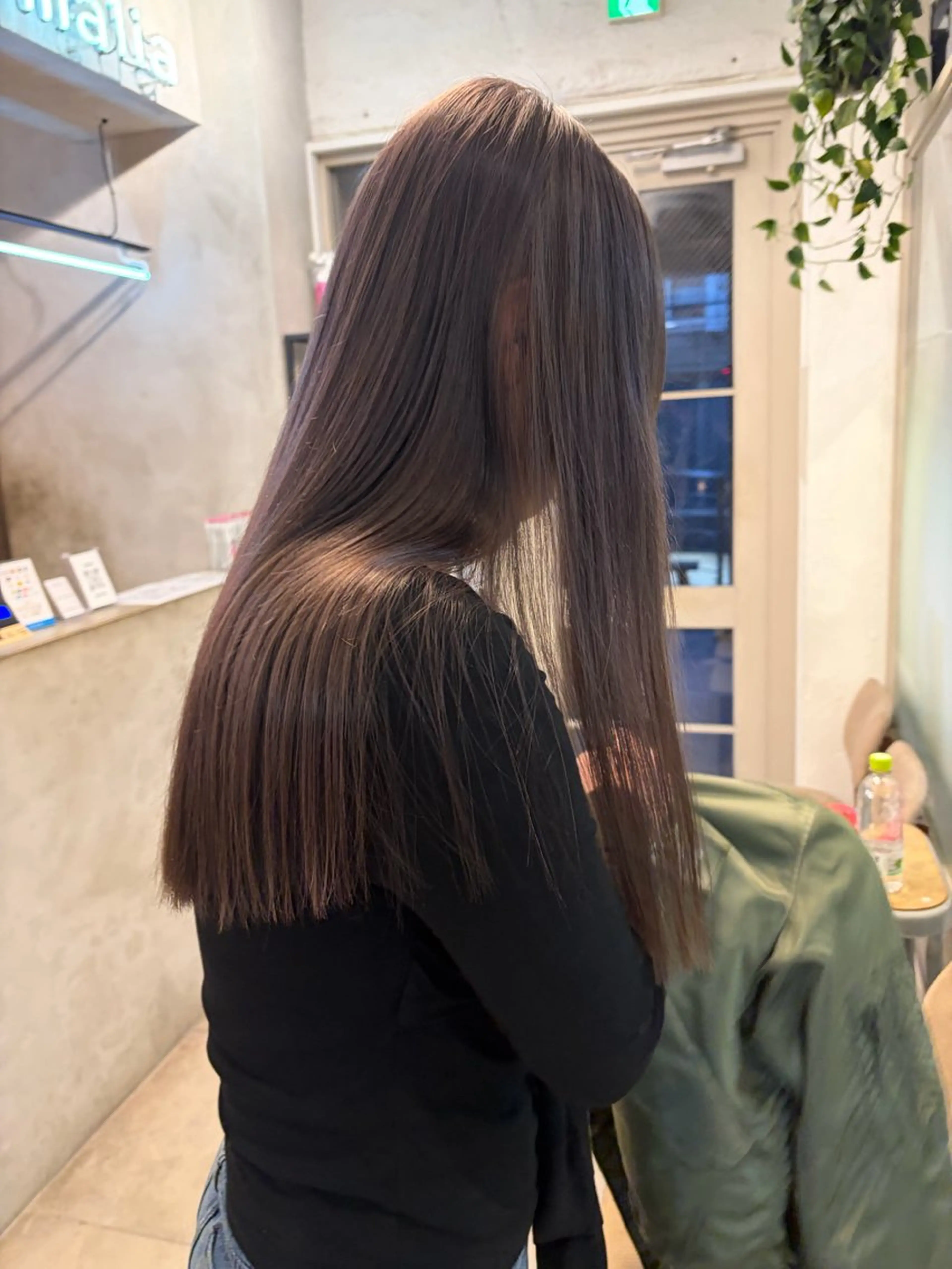 ロング カラー ミルクティー× グレージュMOMOのヘアスタイル