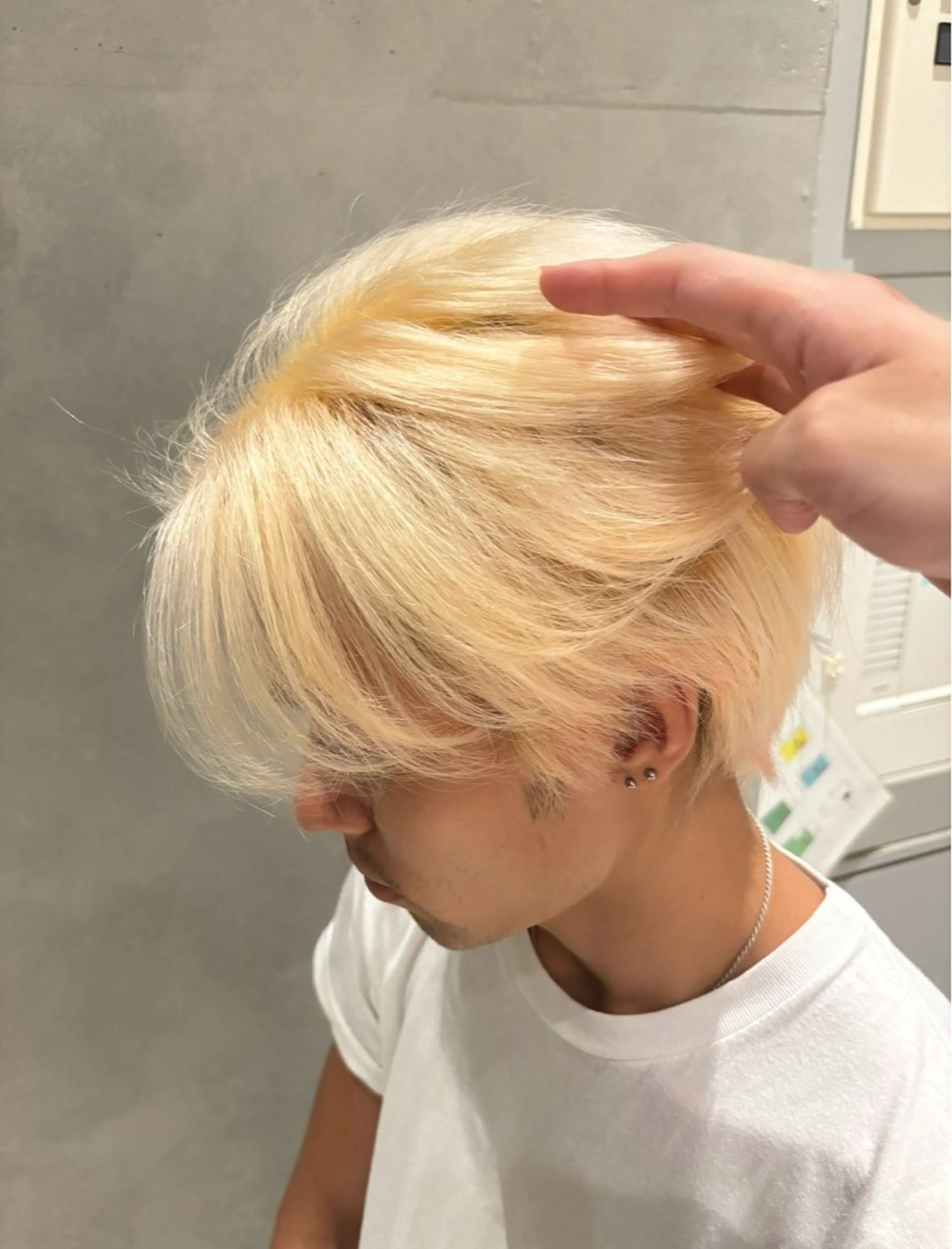 ショート カラー メンズ メンズブリーチ ブリーチ 抜きっぱなしブロンド ブロンド 落ちる黒 森崎雄斗のヘアスタイル