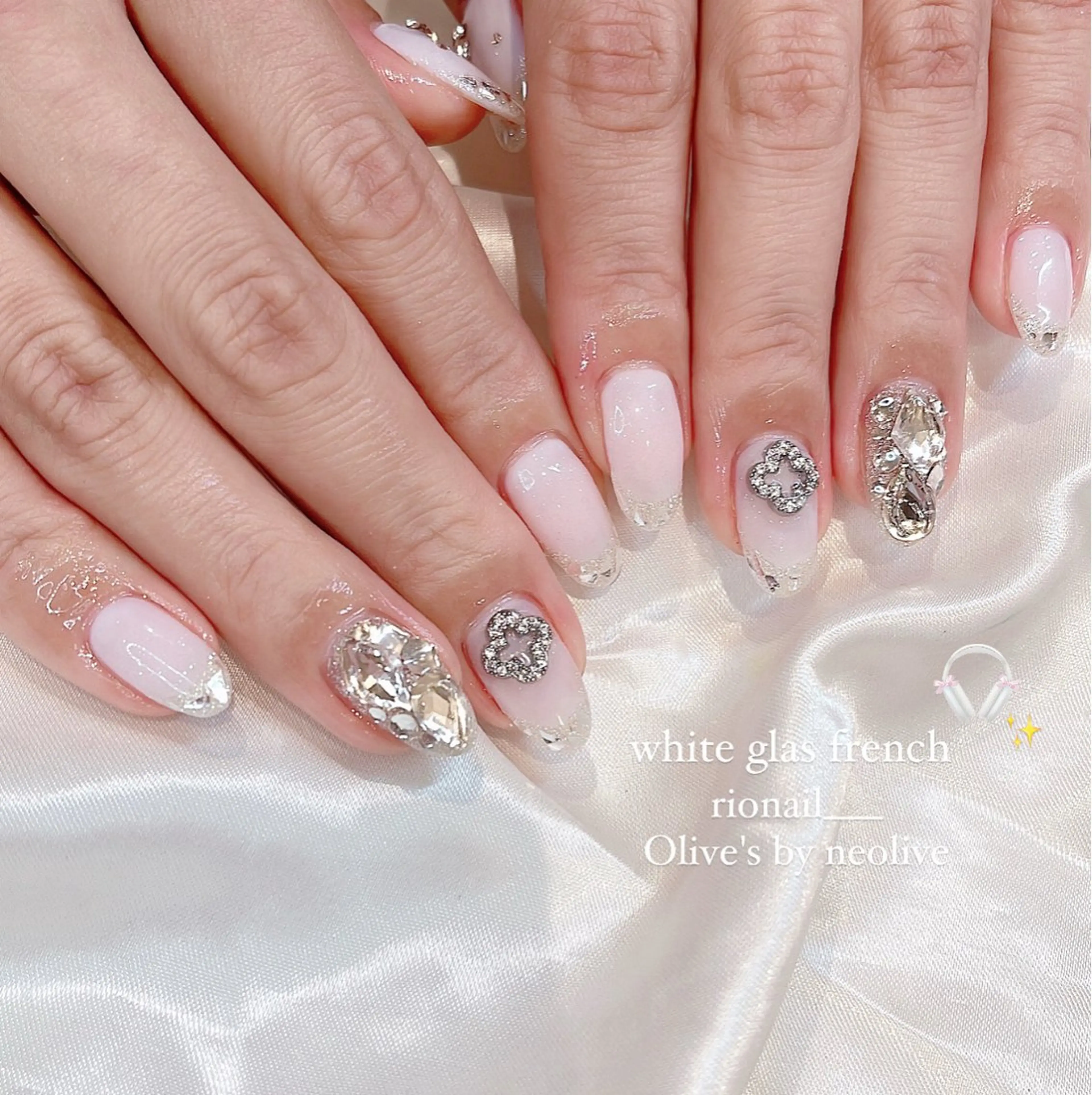 ネイル ハンドネイル 𝘙𝘪𝘰𝘯𝘢 ...🕯🤍のネイルデザイン