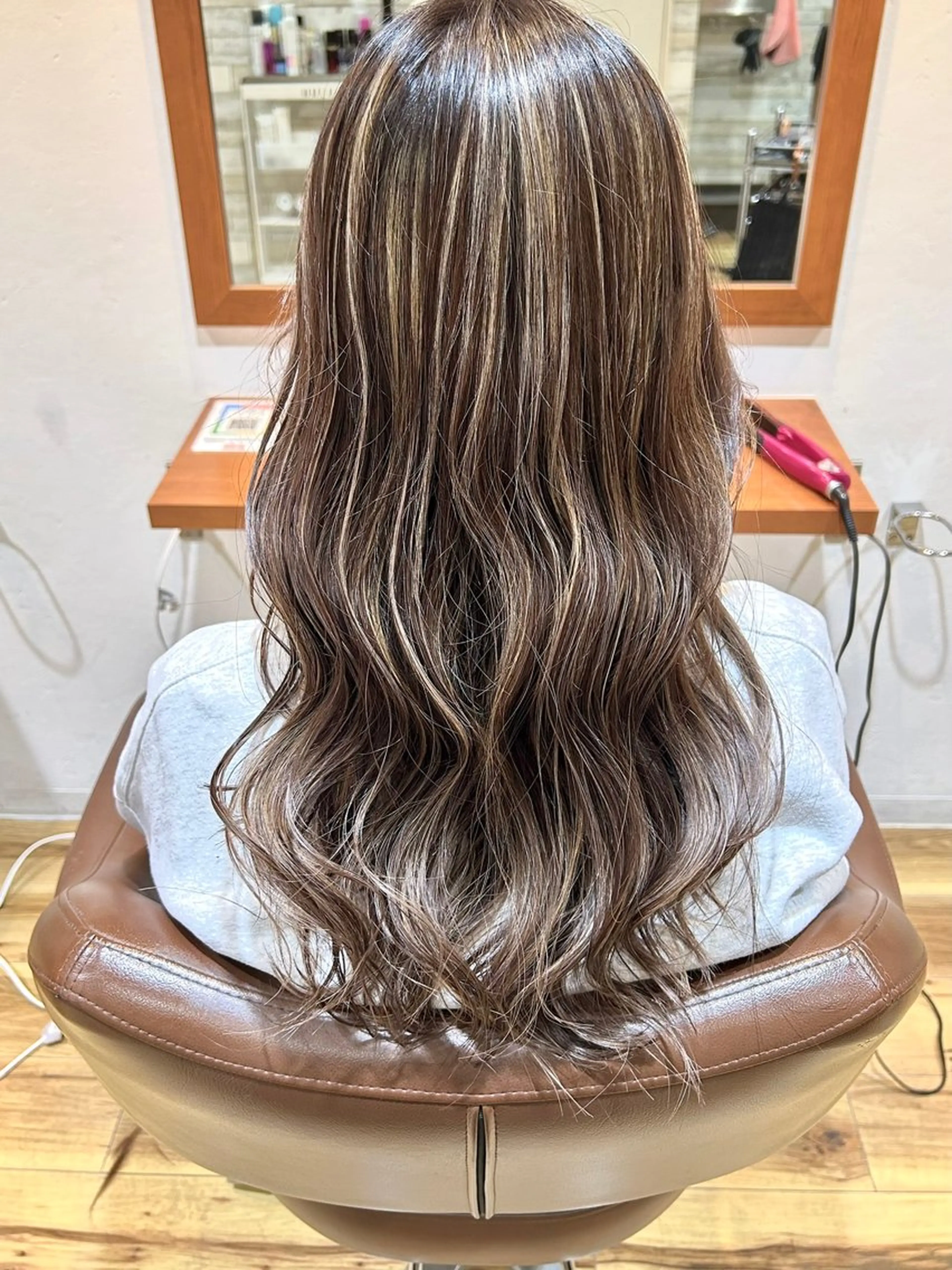 ロング カラー ハイライトカラー ハイライト カット ヘアカラー トリートメント 🎀たな 🧸のヘアスタイル