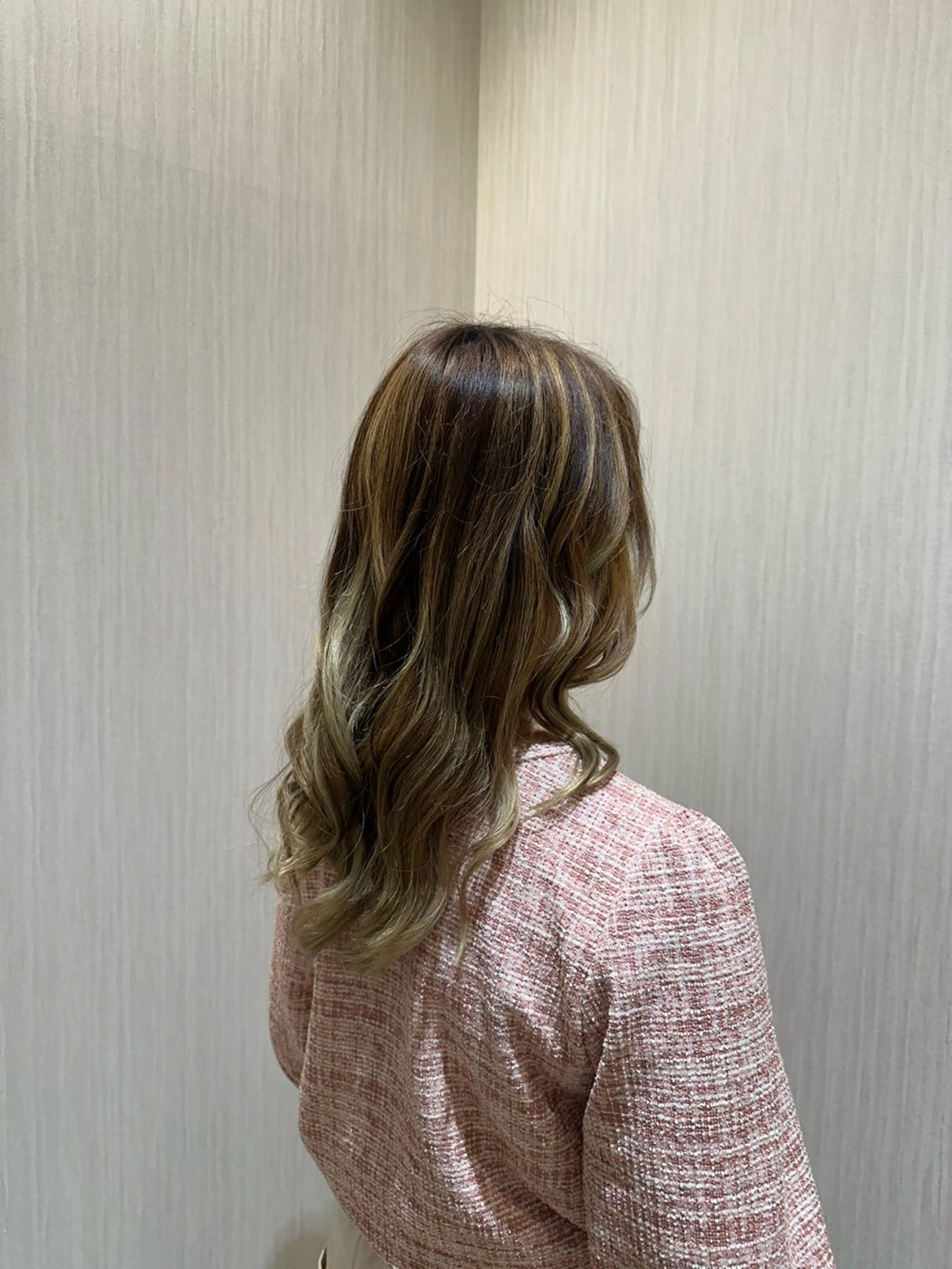 ロング レイヤーカット 石原 麻菜のヘアスタイル