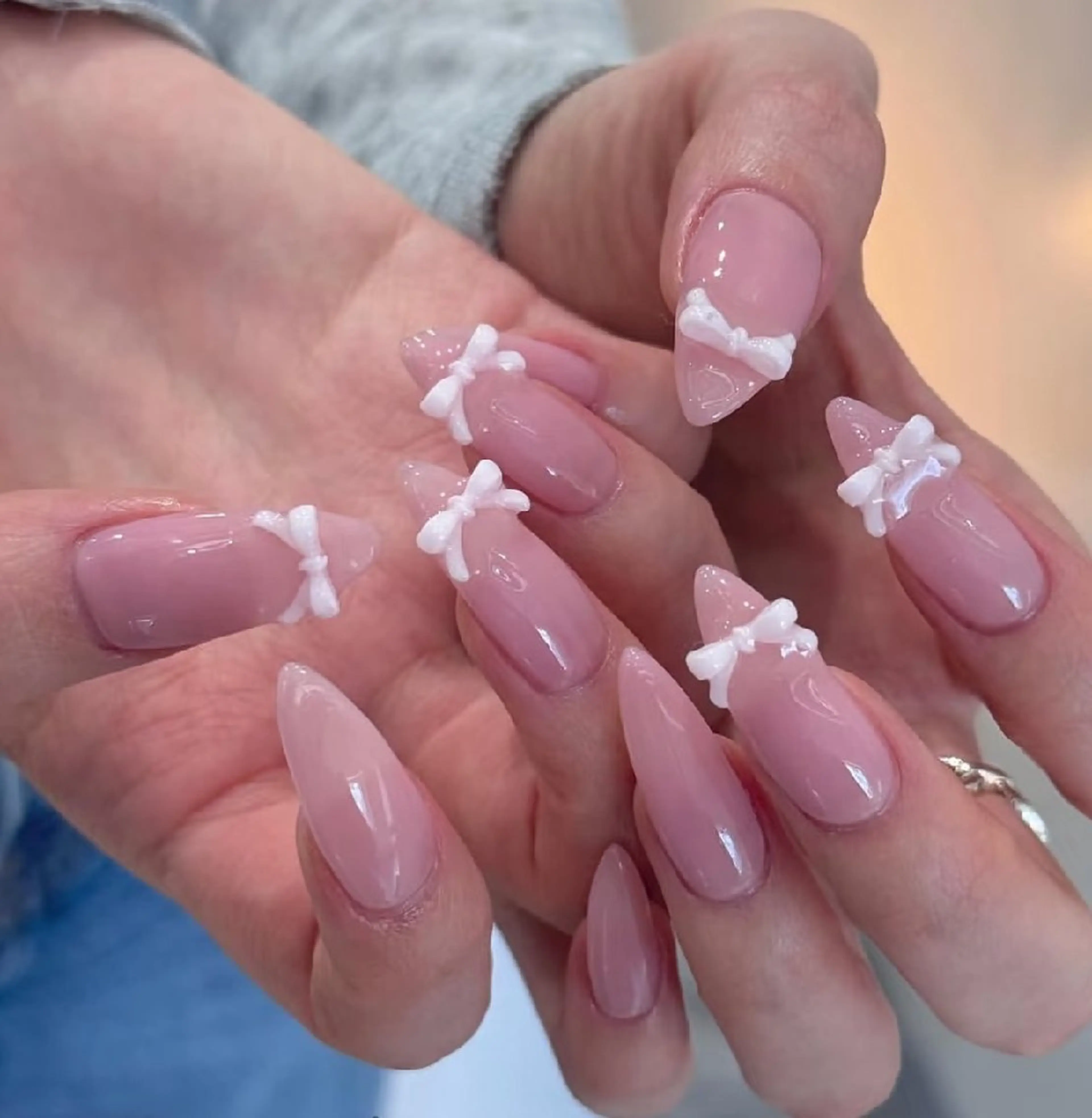 ネイル チークネイル フレンチネイル ジェルネイル ガーリー キラキラネイル ハンドネイル UM Nail Salonのネイルデザイン