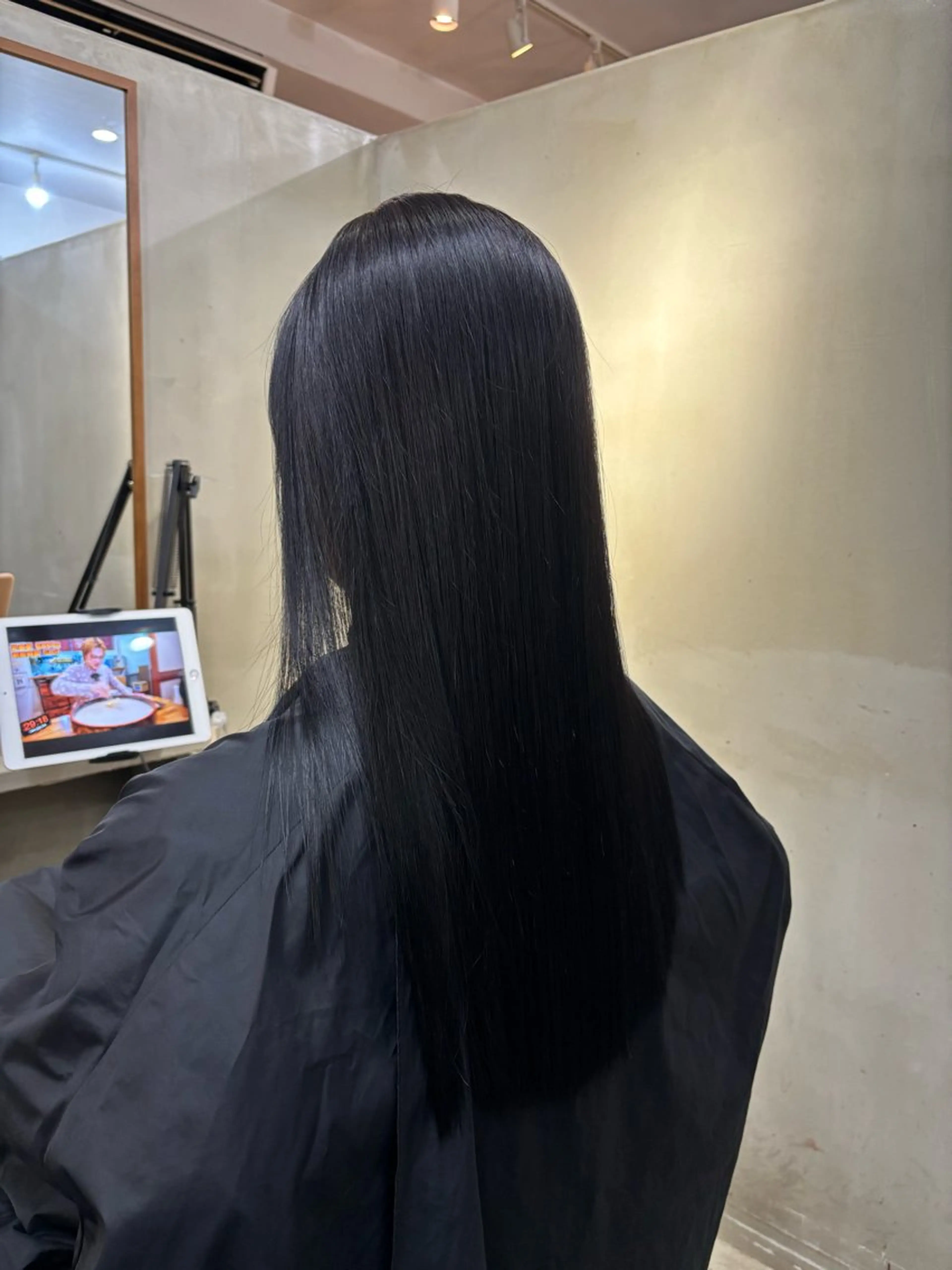 セミロング カラー 黒髪 ヘアカラー VOYAGE所属・中園 康のヘアスタイル