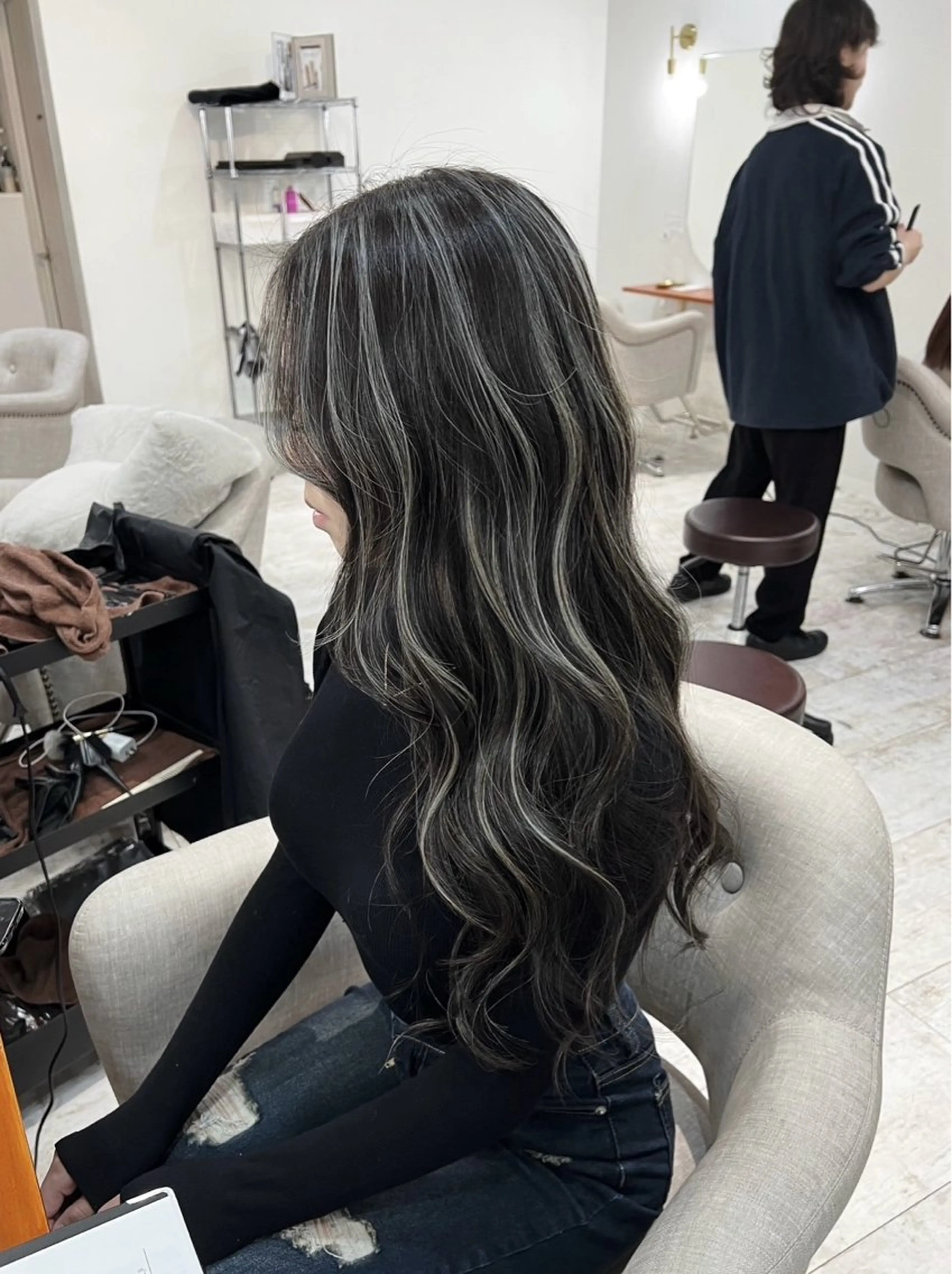 ロング カラー ダークグレー ダークグレージュ グレージュ ハイライトカラー ハイライト ヘアカラー トリートメント ROBIN所属・指名数No.1 /NAOYAのヘアスタイル