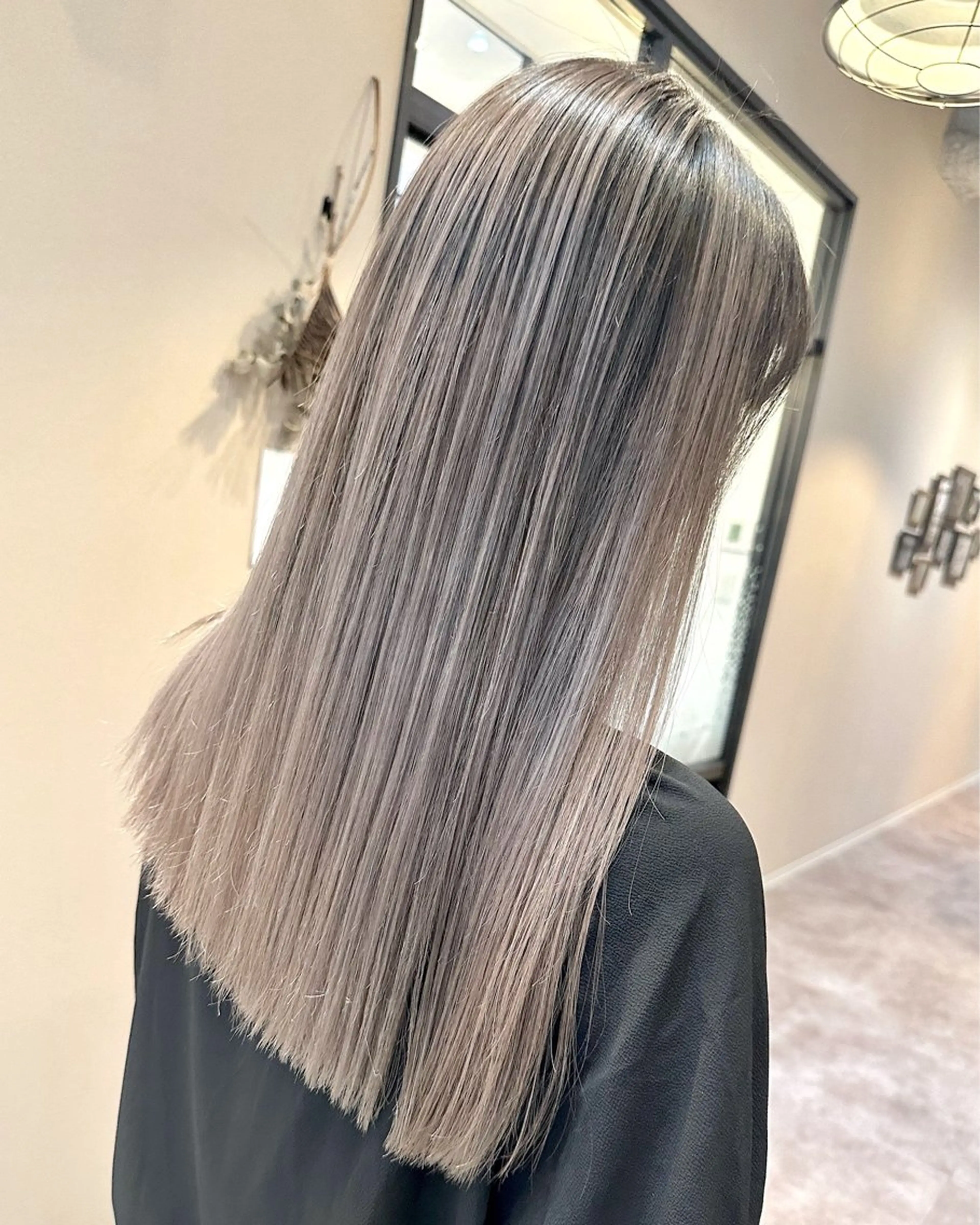 ロング レイヤーカット ヘアカラー 🔷ブリーチバレイヤ ージュ🔷飯野達也のヘアスタイル