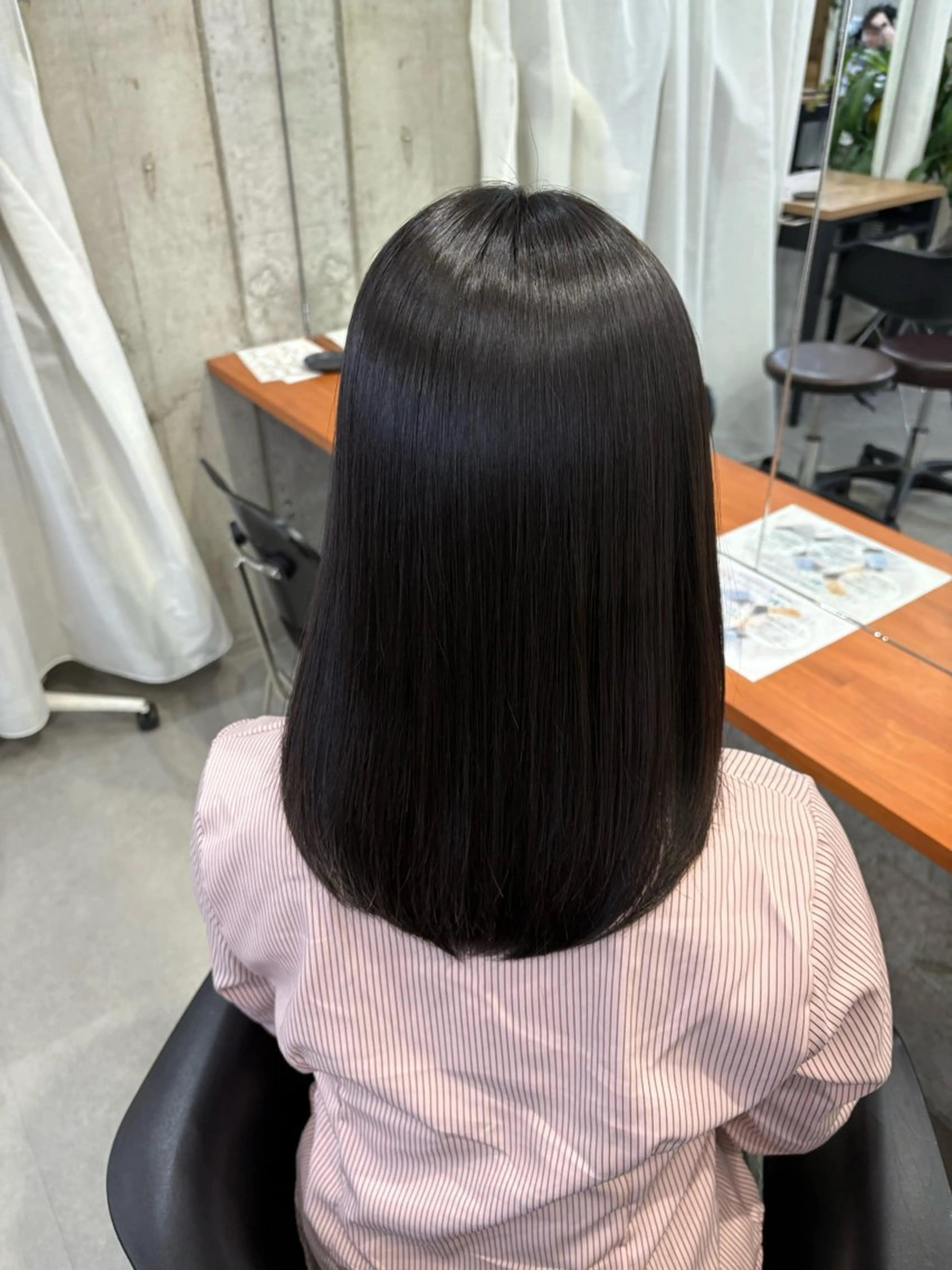 セミロング 縮毛矯正 髪質改善／縮毛矯正 関根青葉のヘアスタイル