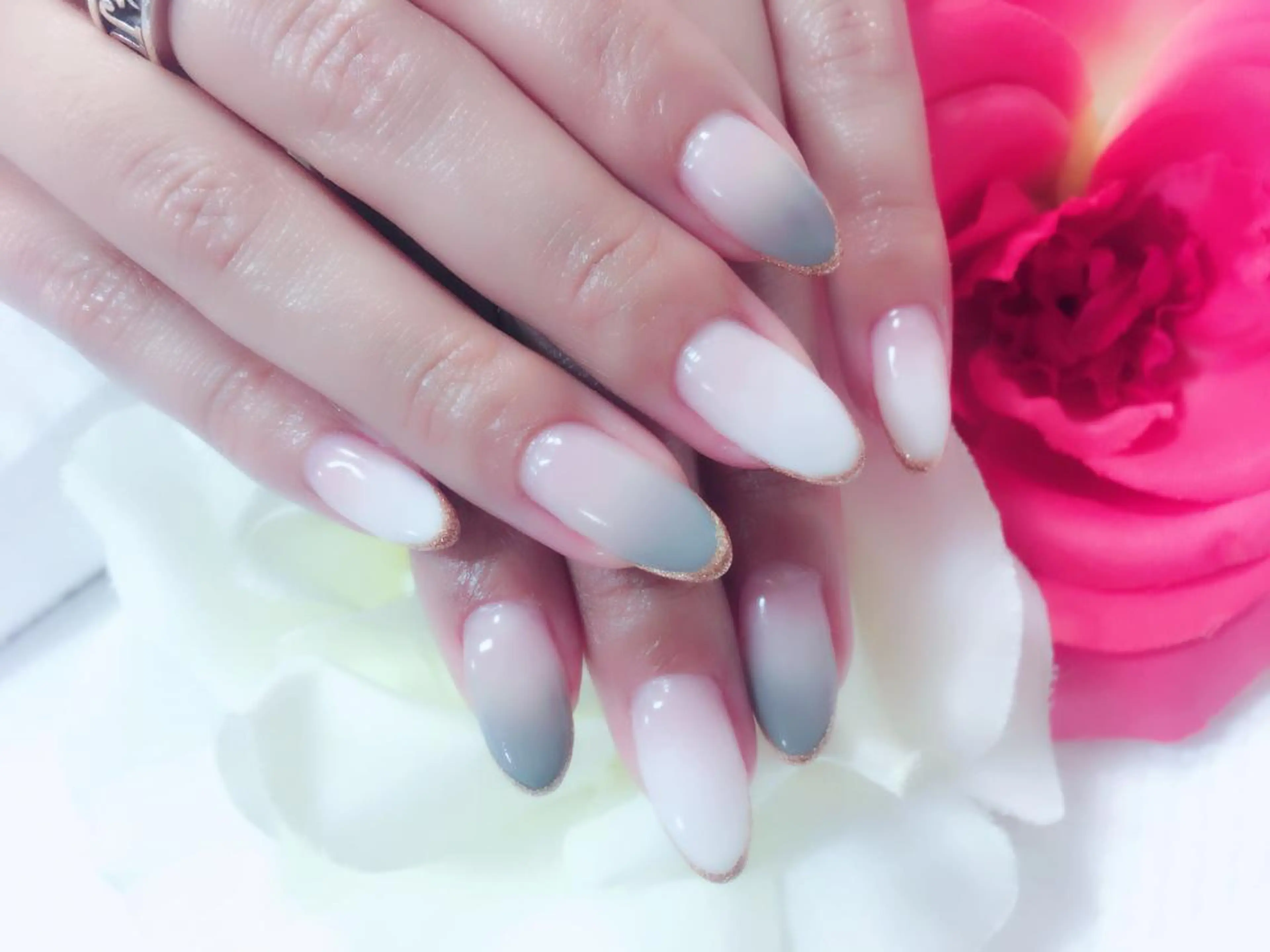 ネイル グラデーション ラメ(グリッター) 隠れ家一戸建て金町 HIROMI 葛飾区のネイルデザイン