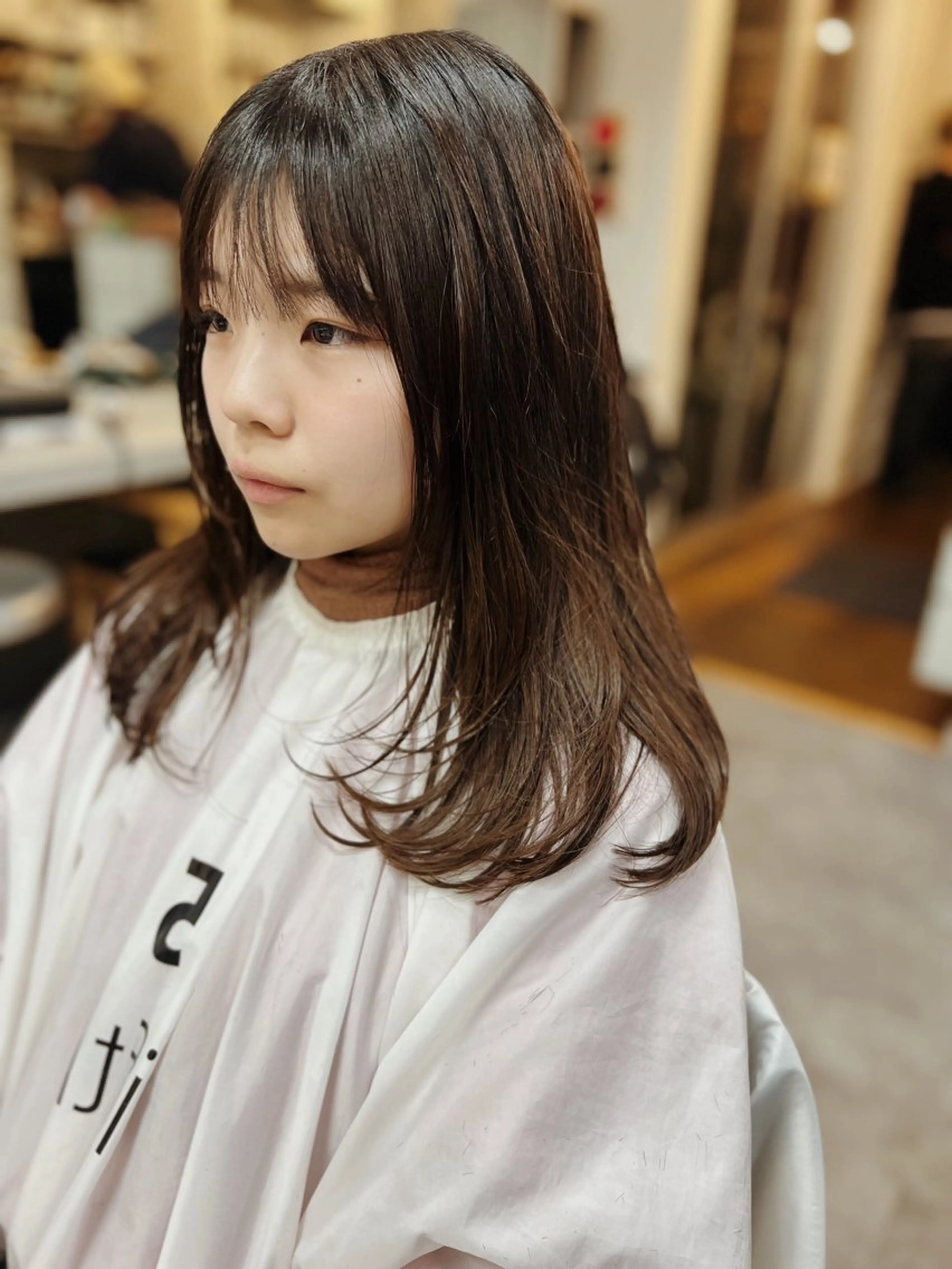 セミロング カラー パーマ ヘアアレンジ くびれヘア 顔まわりレイヤー 韓国風ヘア くびれレイヤー レイヤーカット ショートヘア原宿 fifth コシのヘアスタイル