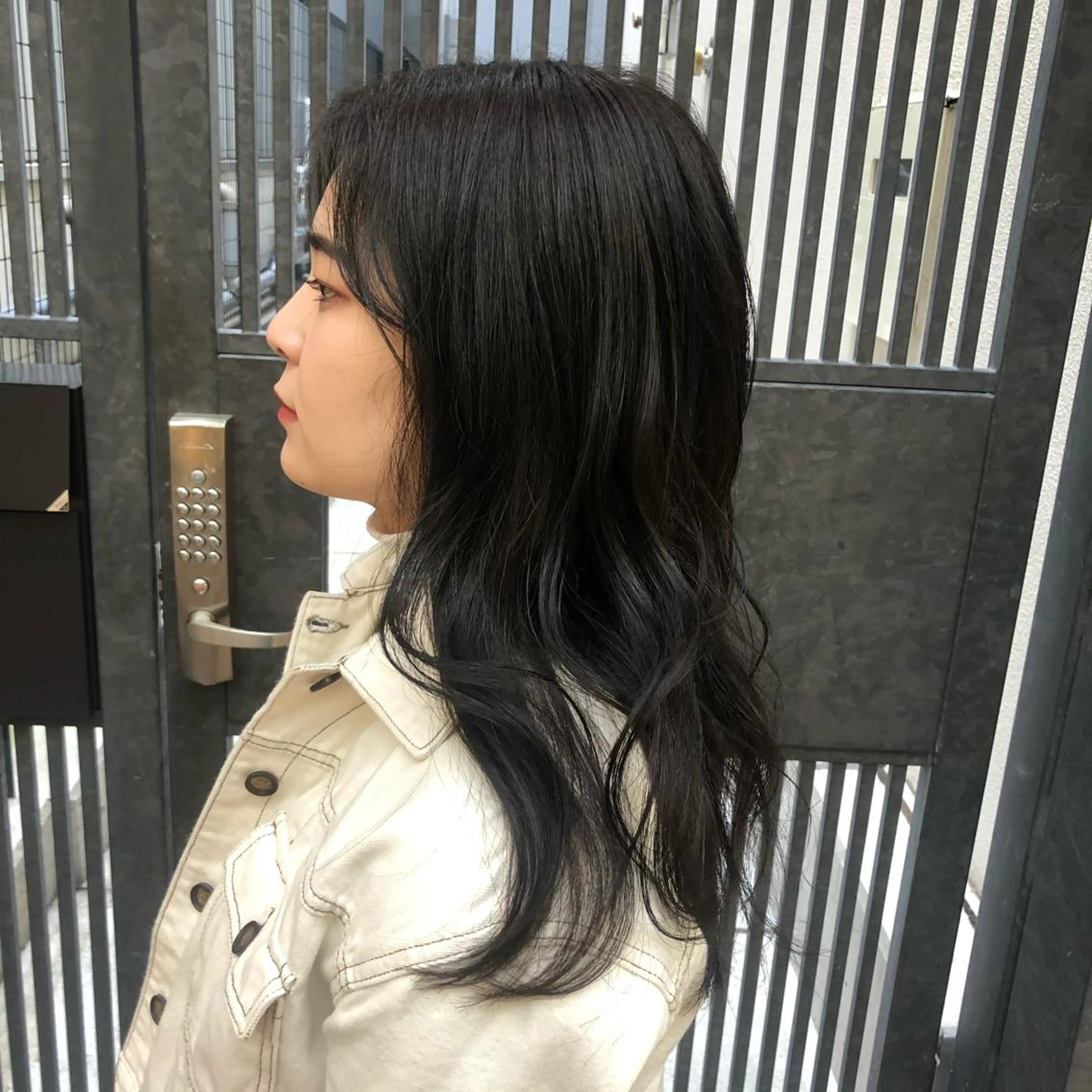 ロング カラー ウルフカット／吉村 桃子のヘアスタイル