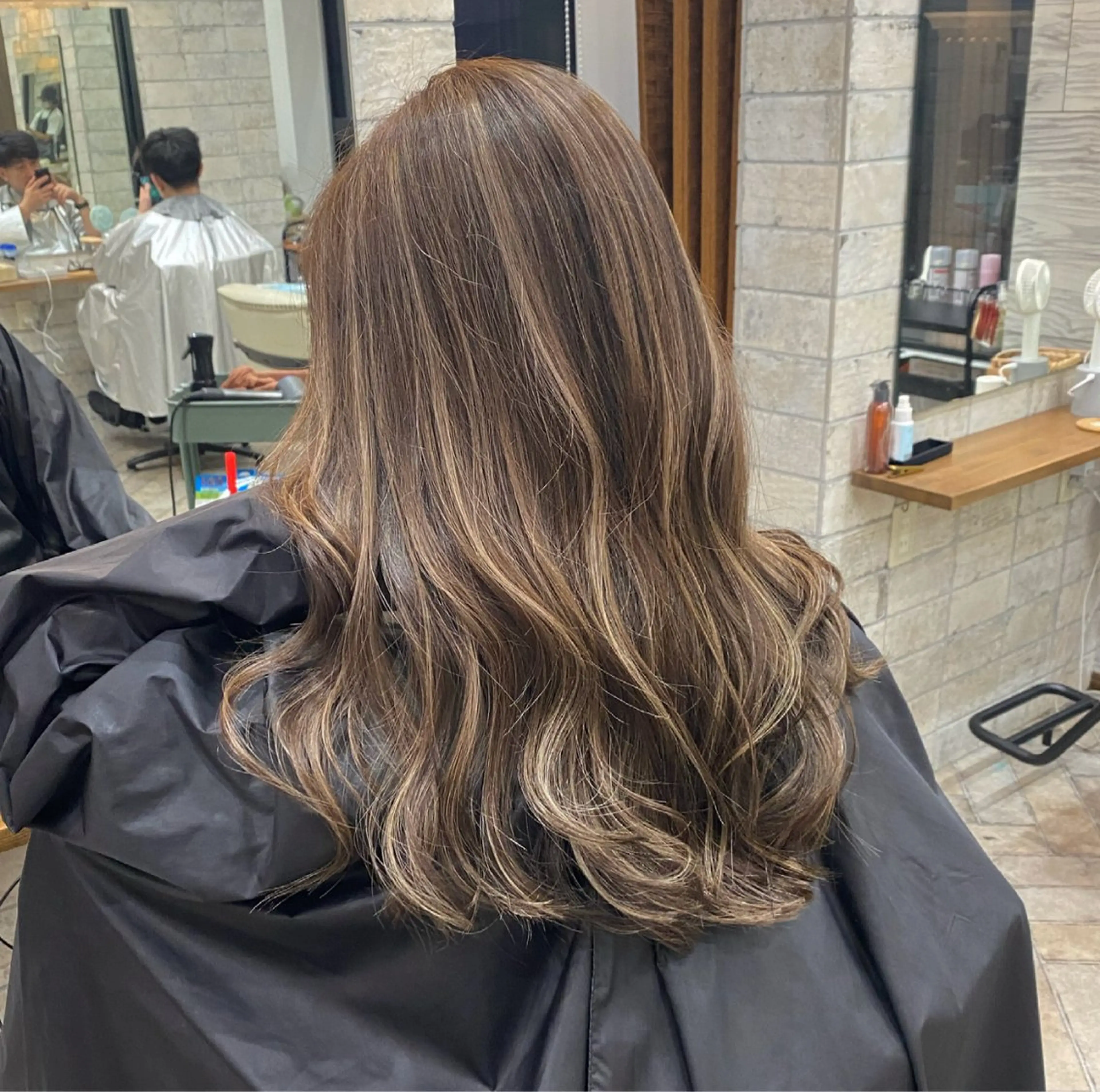 セミロング カラー 切りっぱなしボブ ショートボブ バレイヤージュ ミストバング ベージュカラー ヘアカラー ハイライト、レイヤー カット/西梅田/中西のヘアスタイル