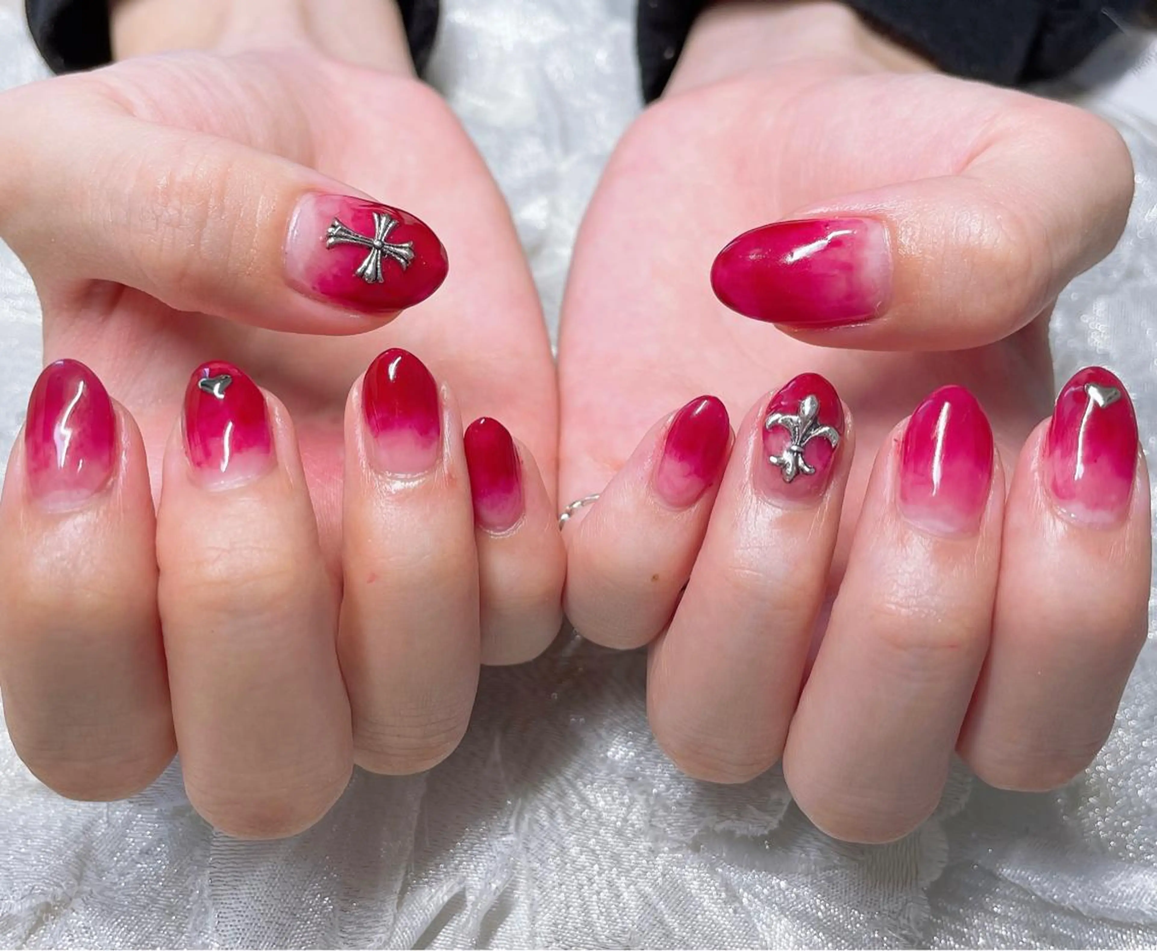 ネイル ニュアンスネイル 赤色 遠藤 唯菜のネイルデザイン