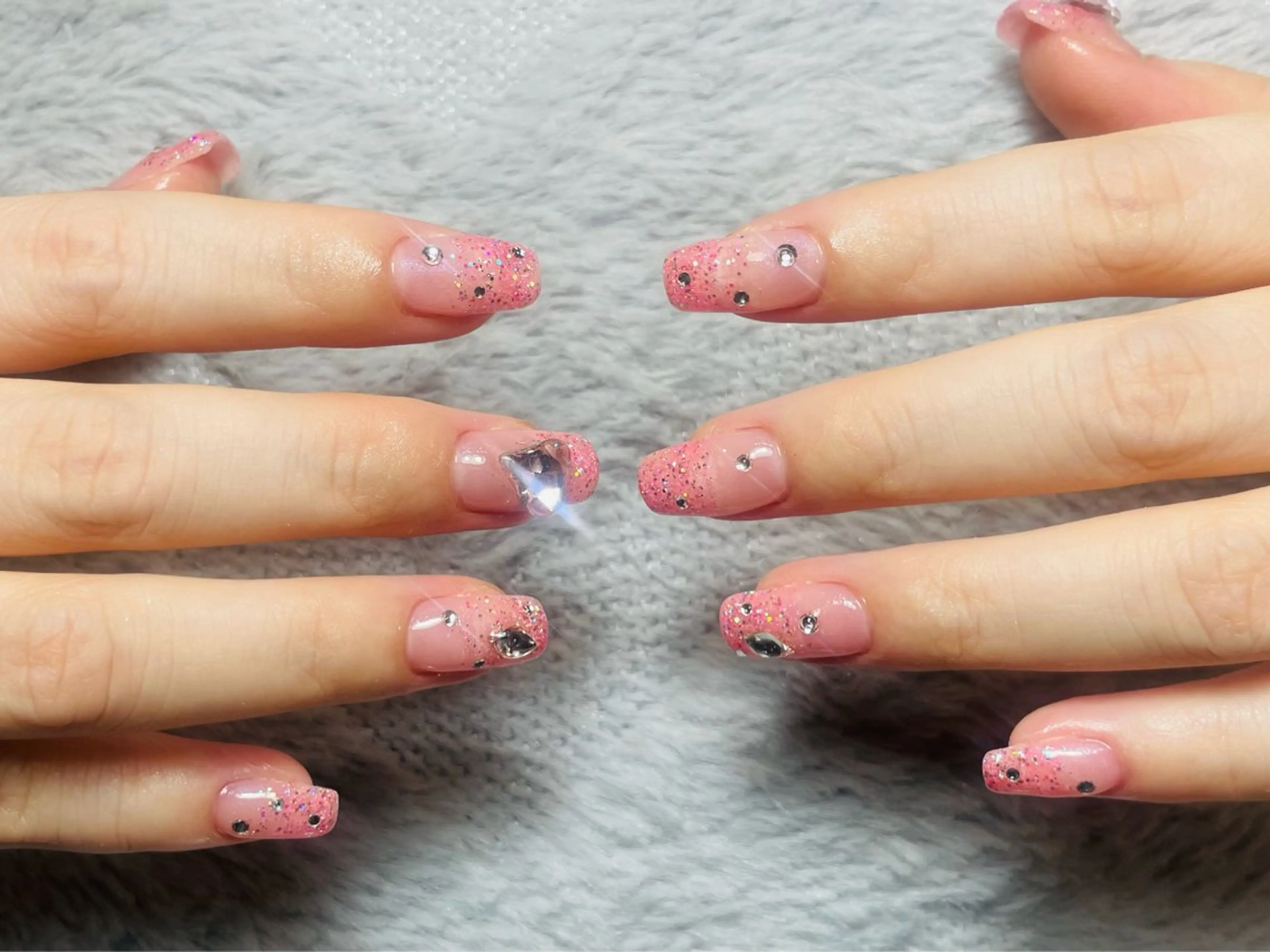 ネイル グラデーション ラメ(グリッター) ラメグラデーション 🫧Sunrich lu🤍のネイルデザイン