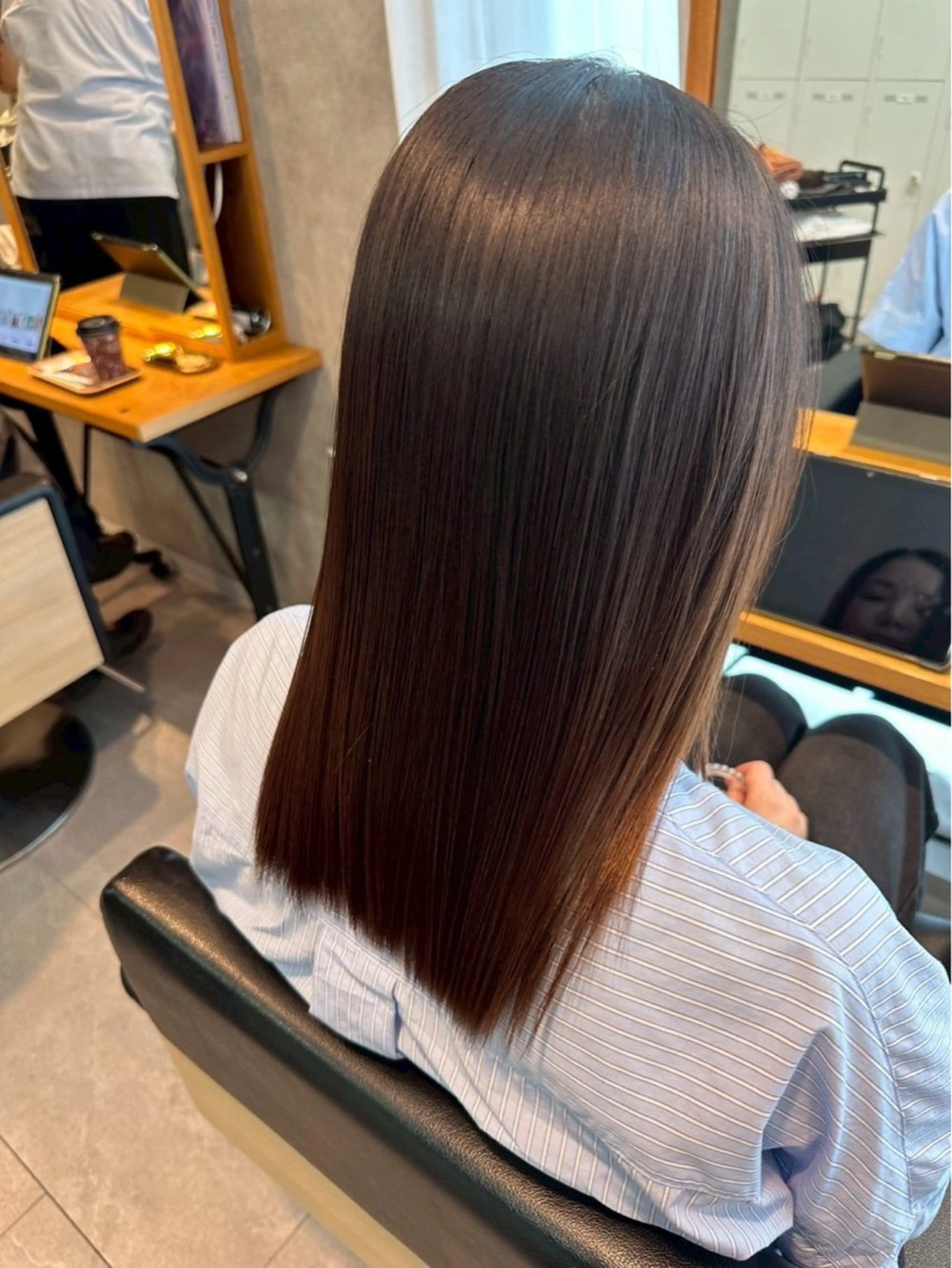 セミロング トリートメント 岩岡 つなみのヘアスタイル
