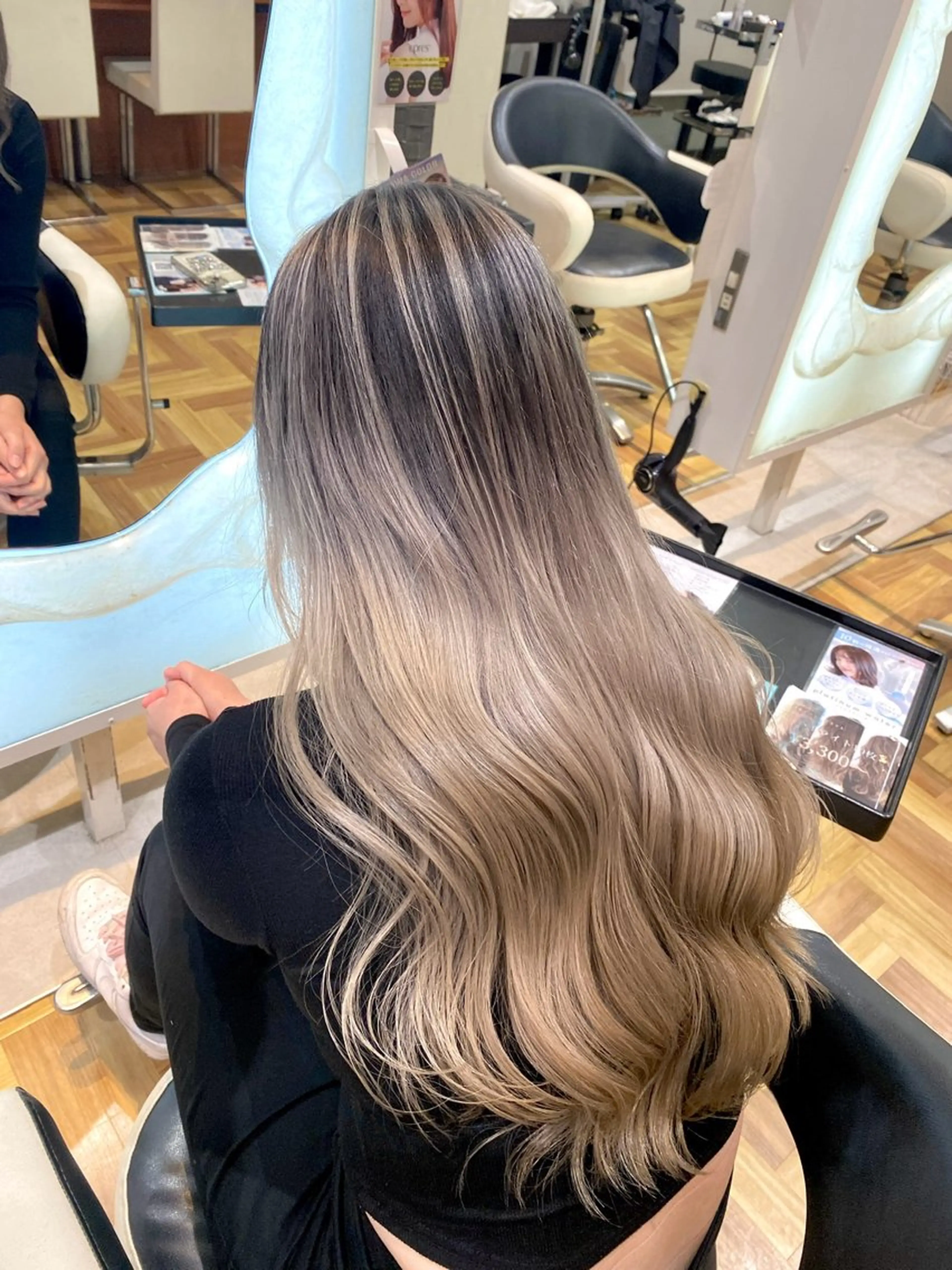 ロング レイヤーカット ヘアカラー _WHITE難波店[アンダーバーホワイト]所属・艶カラー/髪質改善 /韓国風/中村嘉秀のヘアスタイル