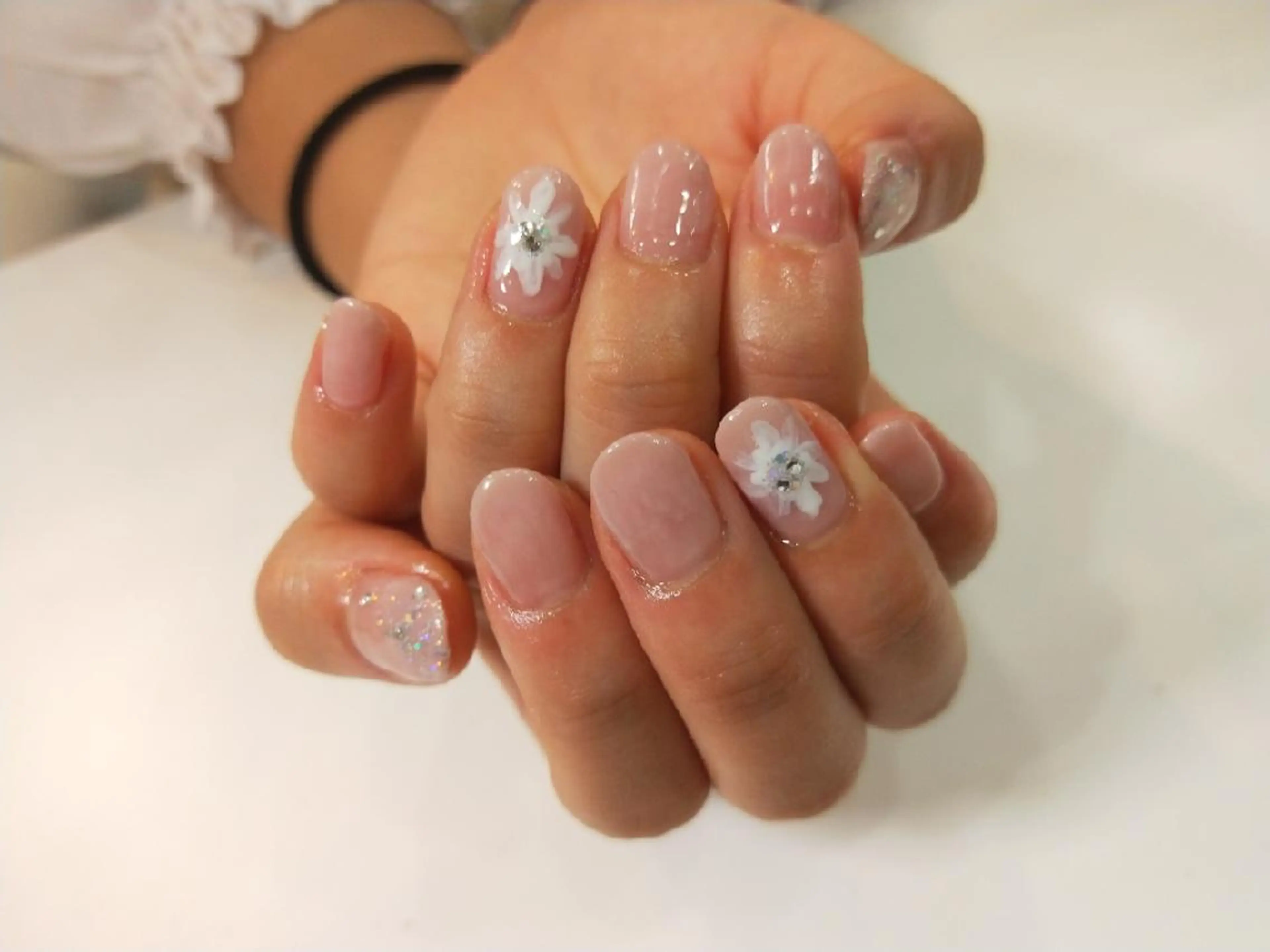 ネイル R'well所属・はばすみれ🎀ﾈｲﾙ 光ﾌｪｲｼｬﾙ ﾍｱのネイルデザイン