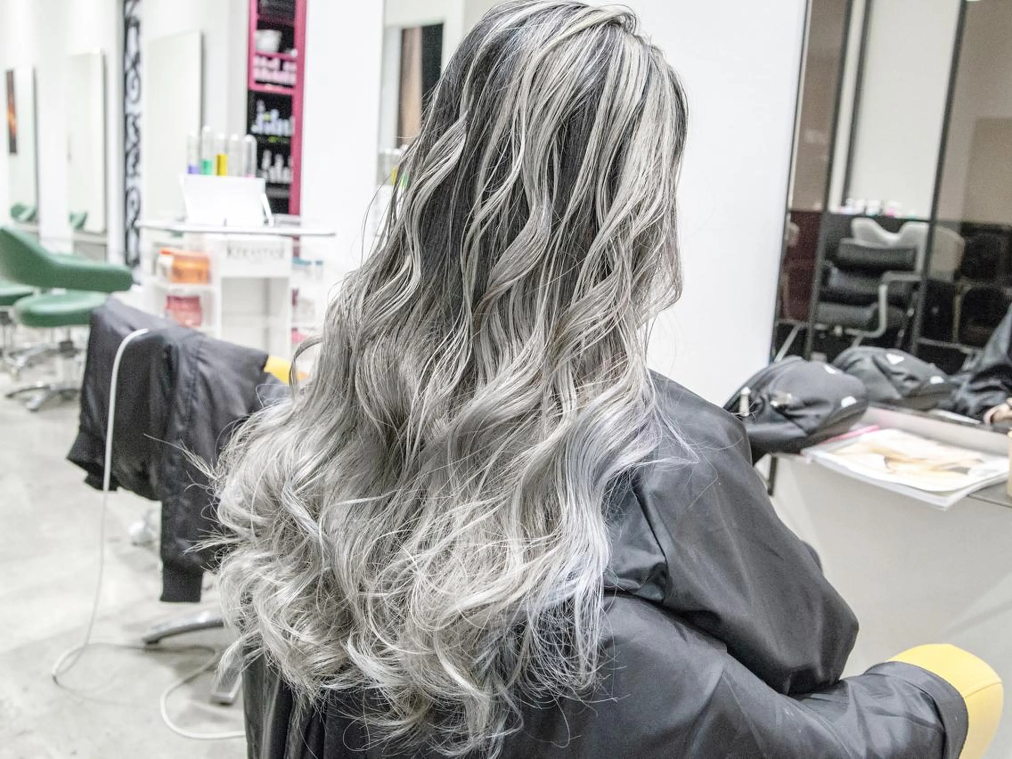 ロング カラー ブリーチ Re:ta Hair 飯田淳平のヘアスタイル