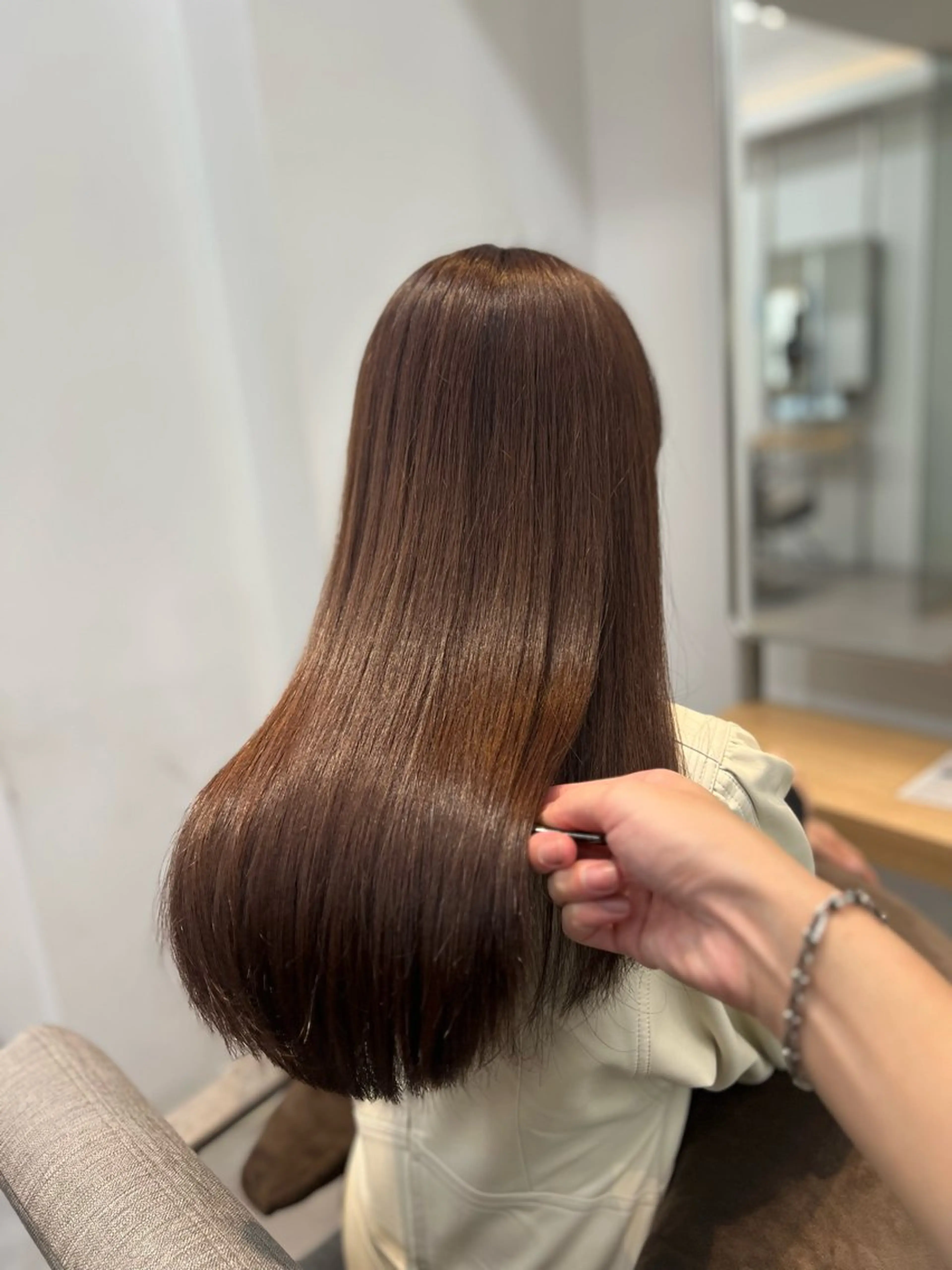 ロング チョコレートブラウン トリートメント カット ヘアカラー トリートメント 🫧髪質改善•艶カラ ー特化🫧谷奥甲太のヘアスタイル