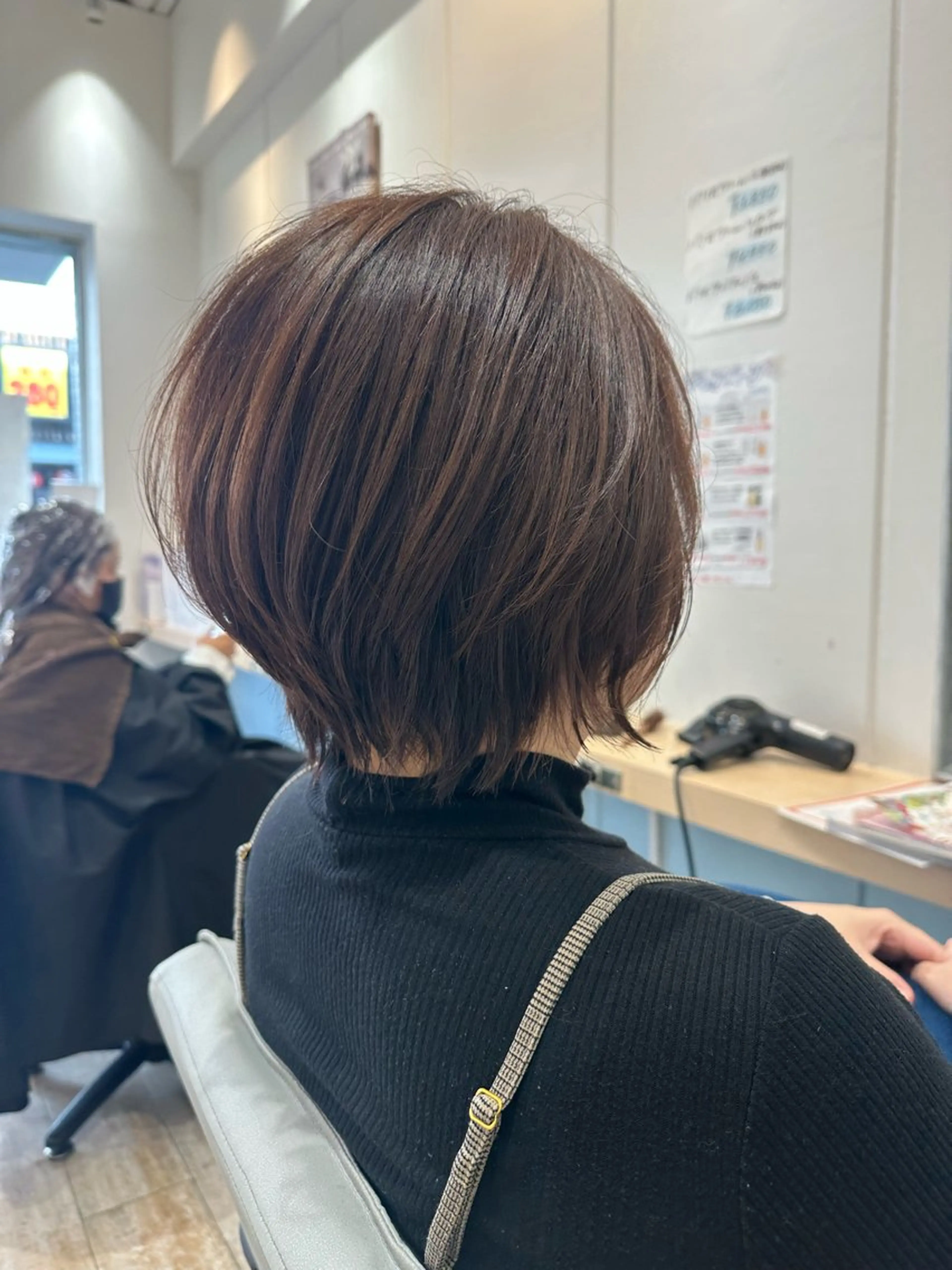 ショート 伸ばしかけ ショートヘア 若山 敦のヘアスタイル