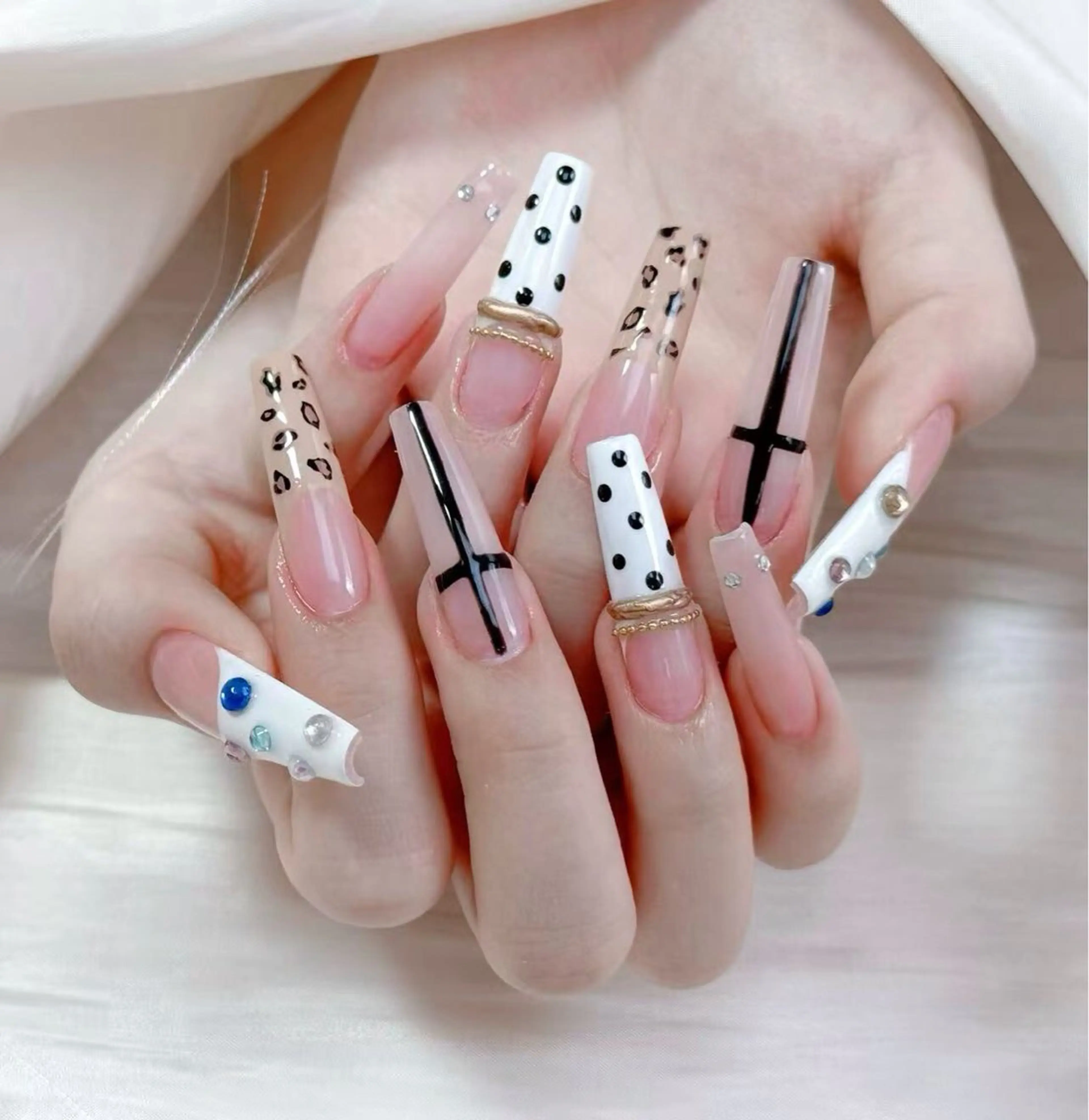 ネイル 小 雨のネイルデザイン