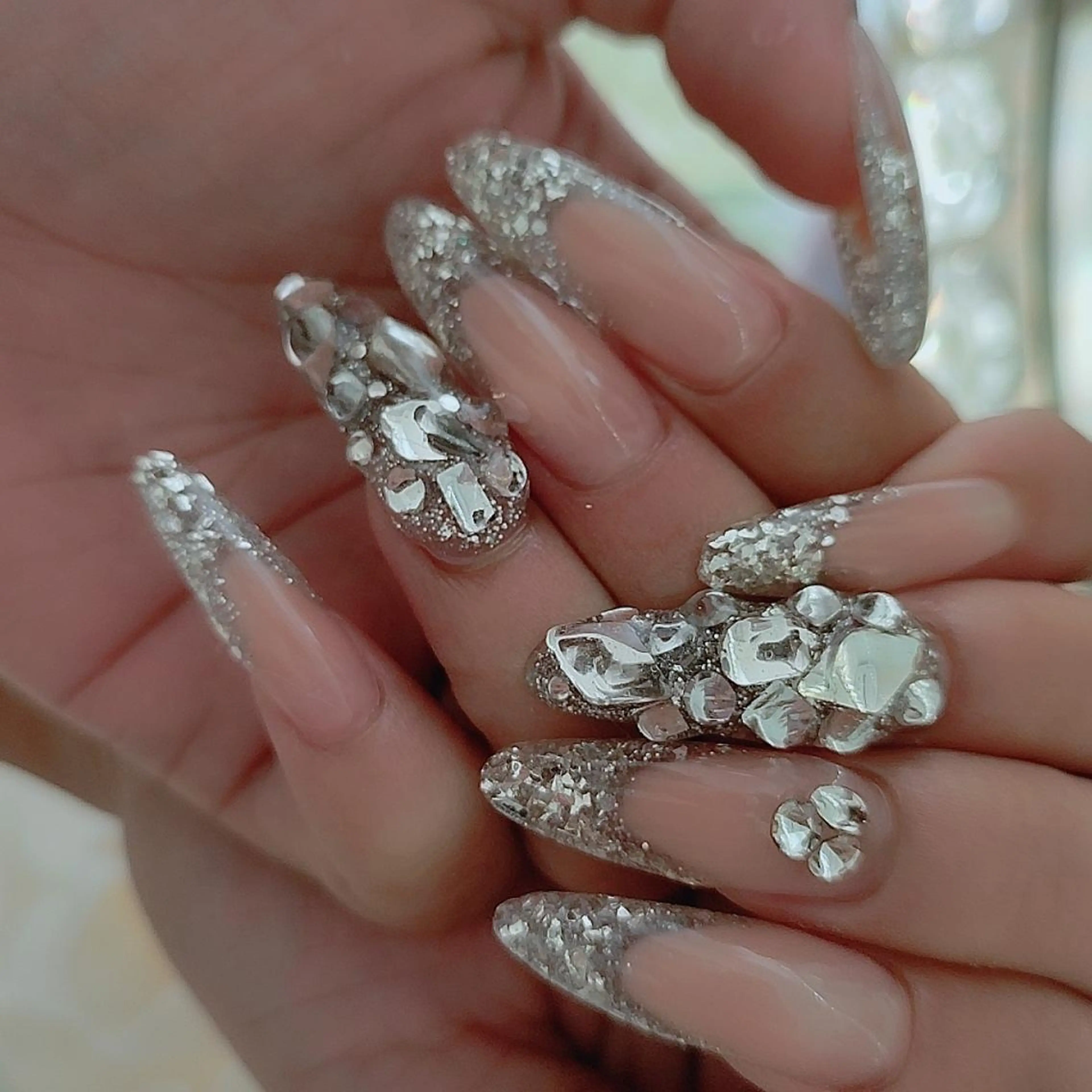 ネイル ハンドネイル RUNWAY 　　の眉毛・アイブロウイメージ