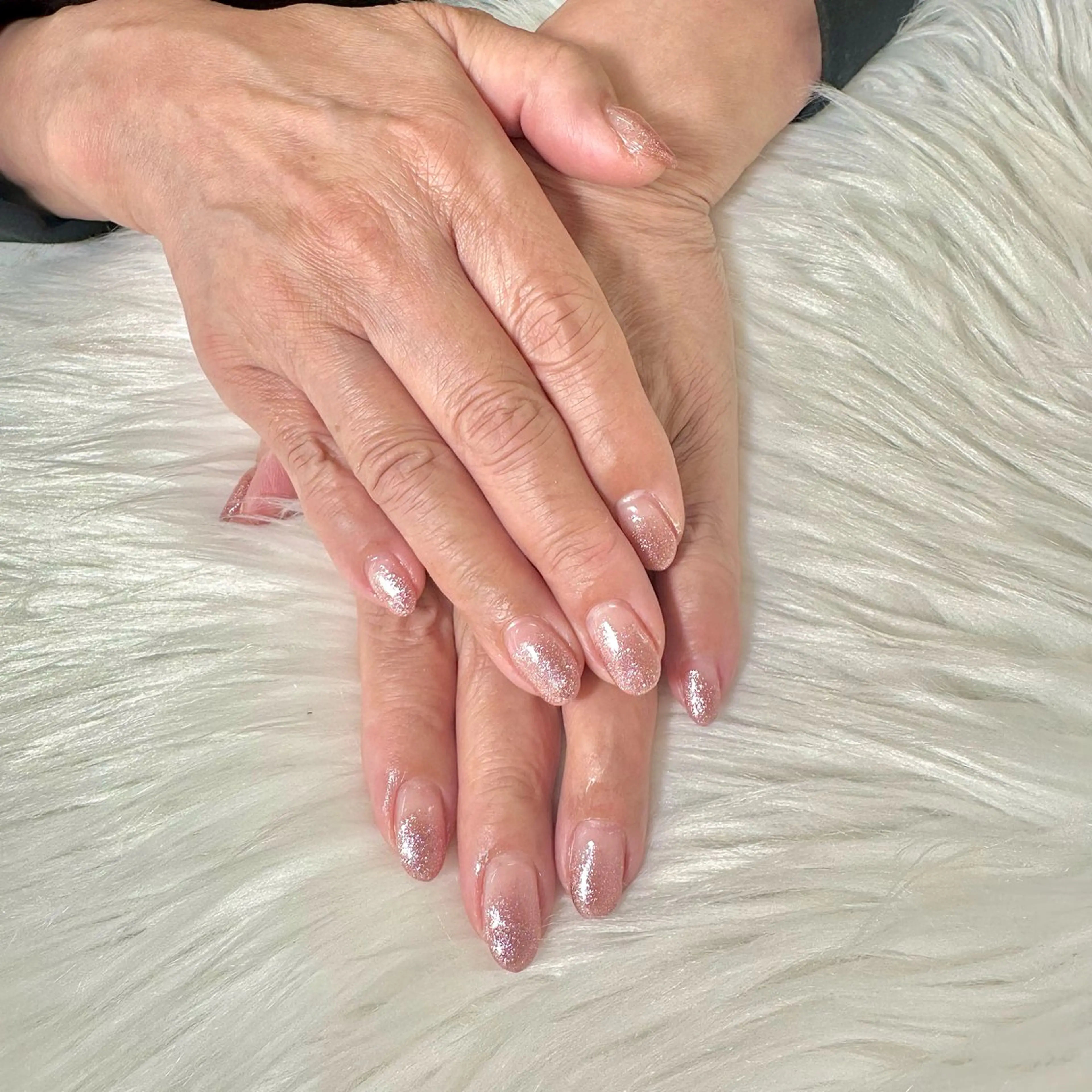 ネイル グラデーション キラキラネイル ラメ(グリッター) ラメグラデーション ピンク ハンドネイル はあとねいる Reinaのネイルデザイン