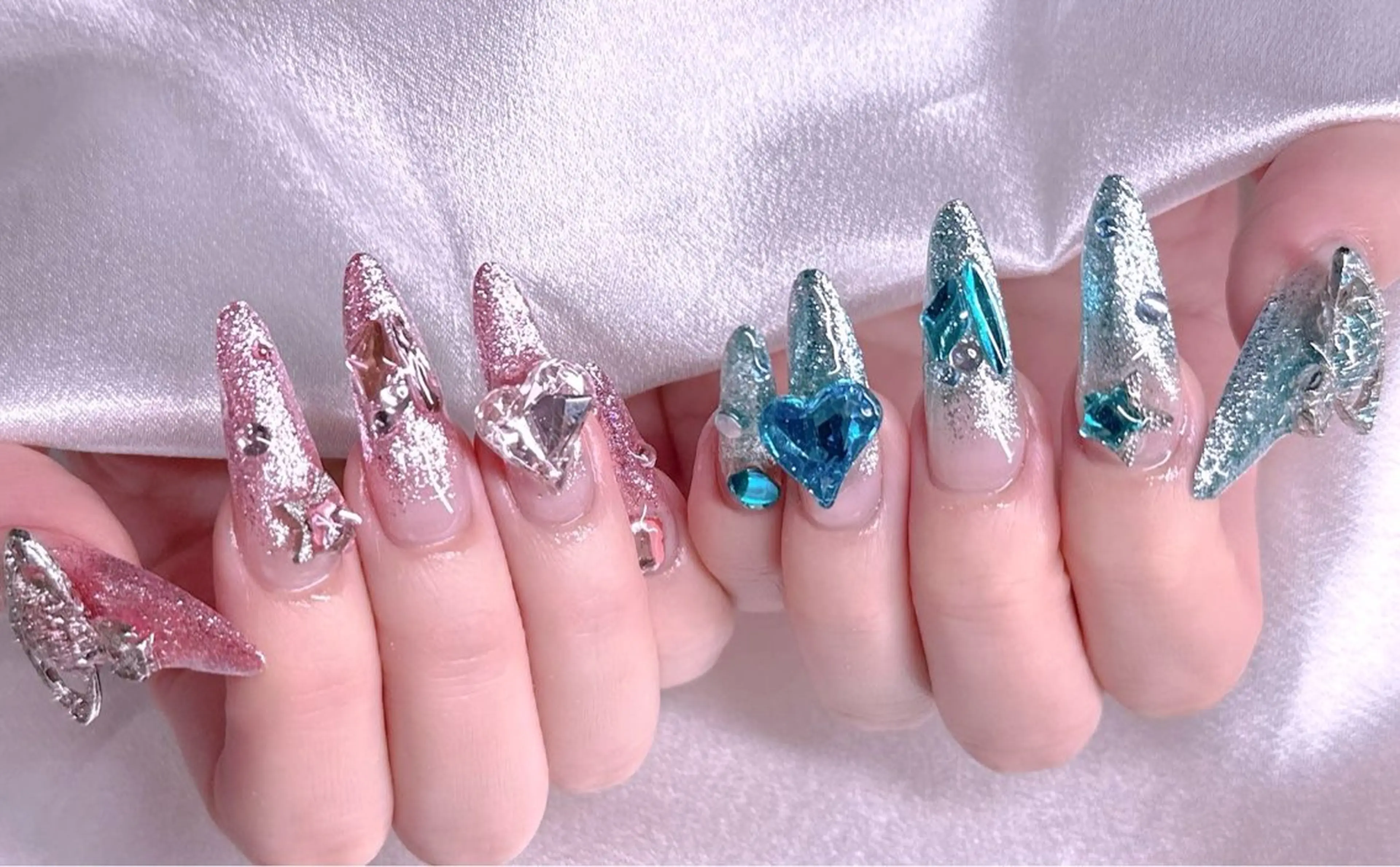 ネイル ブルー チークネイル フレンチネイル ハート ホログラムネイル ハンドネイル 美爪パラジェル導入店 Sunnilyのネイルデザイン
