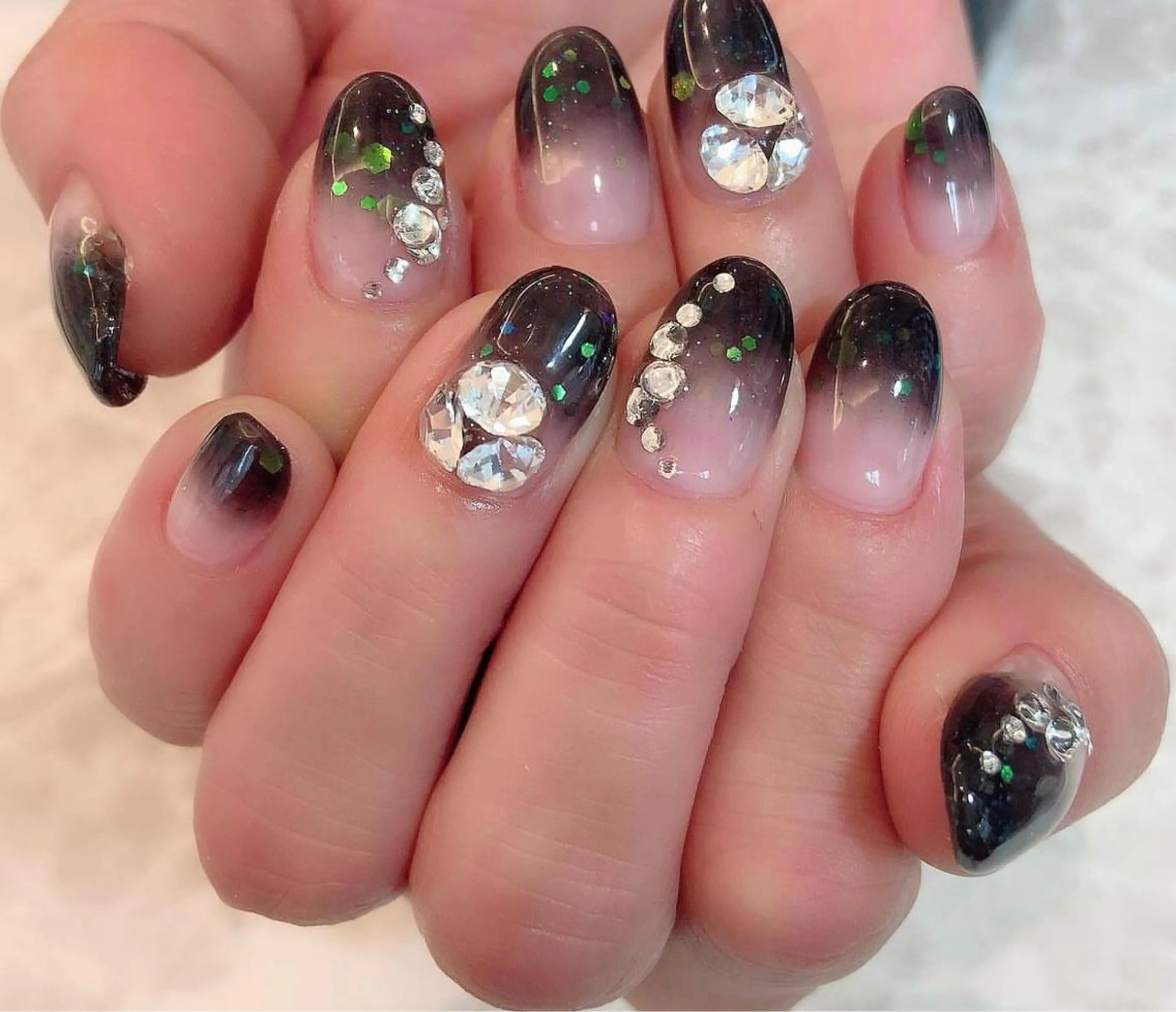 ネイル ハンドネイル VIVIAN リサのネイルデザイン