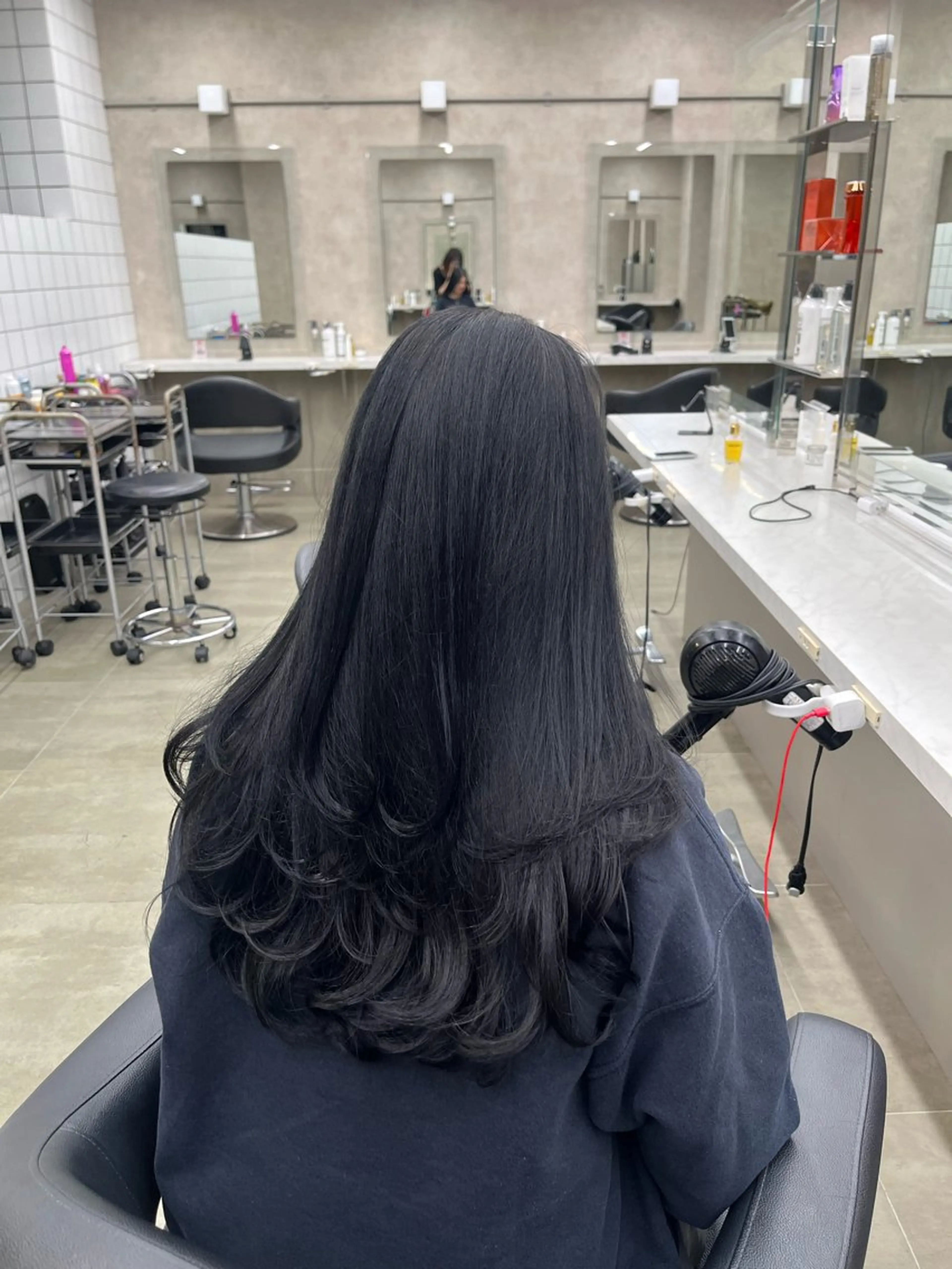 ロング 寒色＆ブリーチ特化 寒色MiOのヘアスタイル