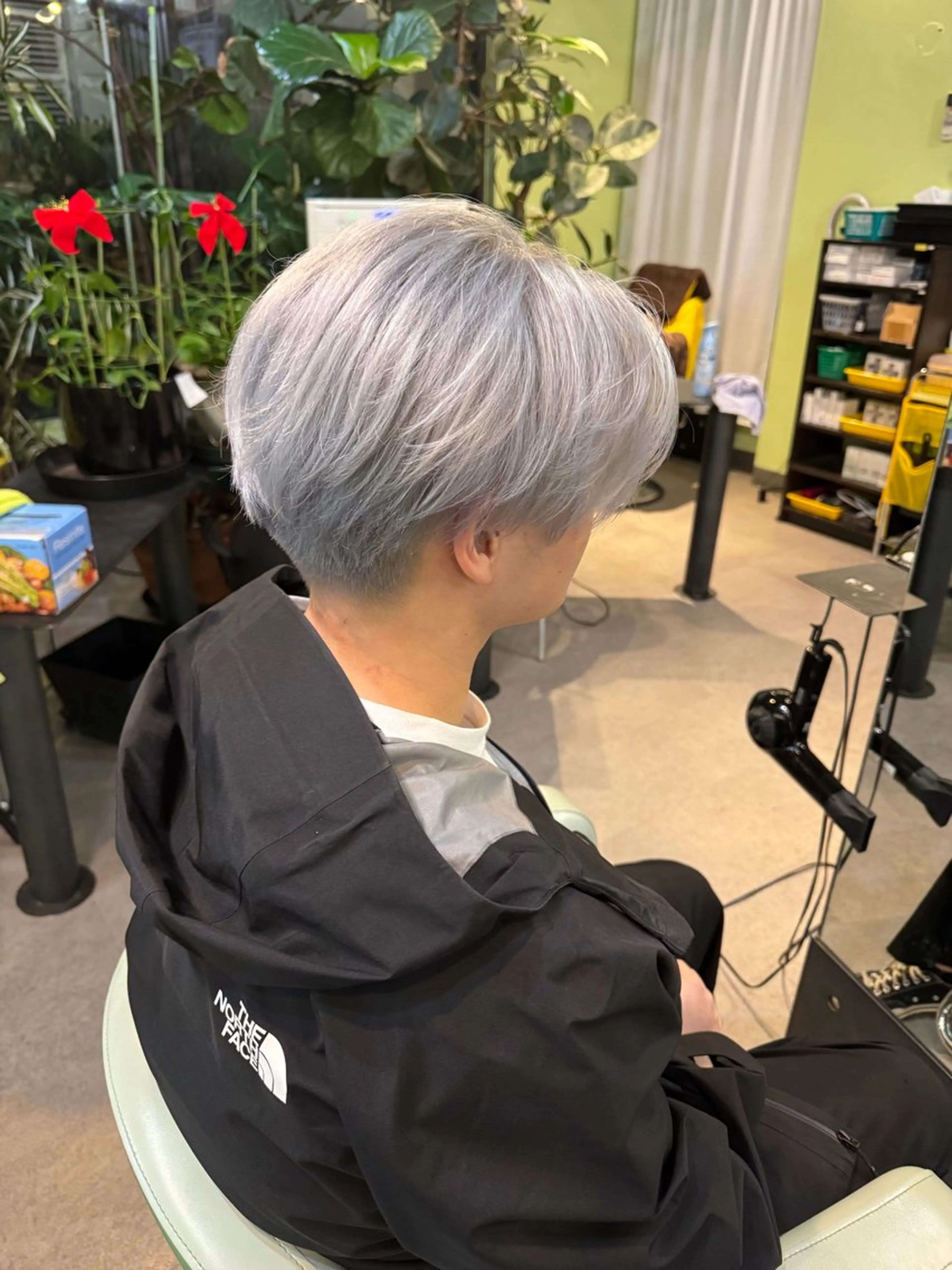 カラー メンズ シルバー 上原 麻彩のマツエク・マツパデザイン