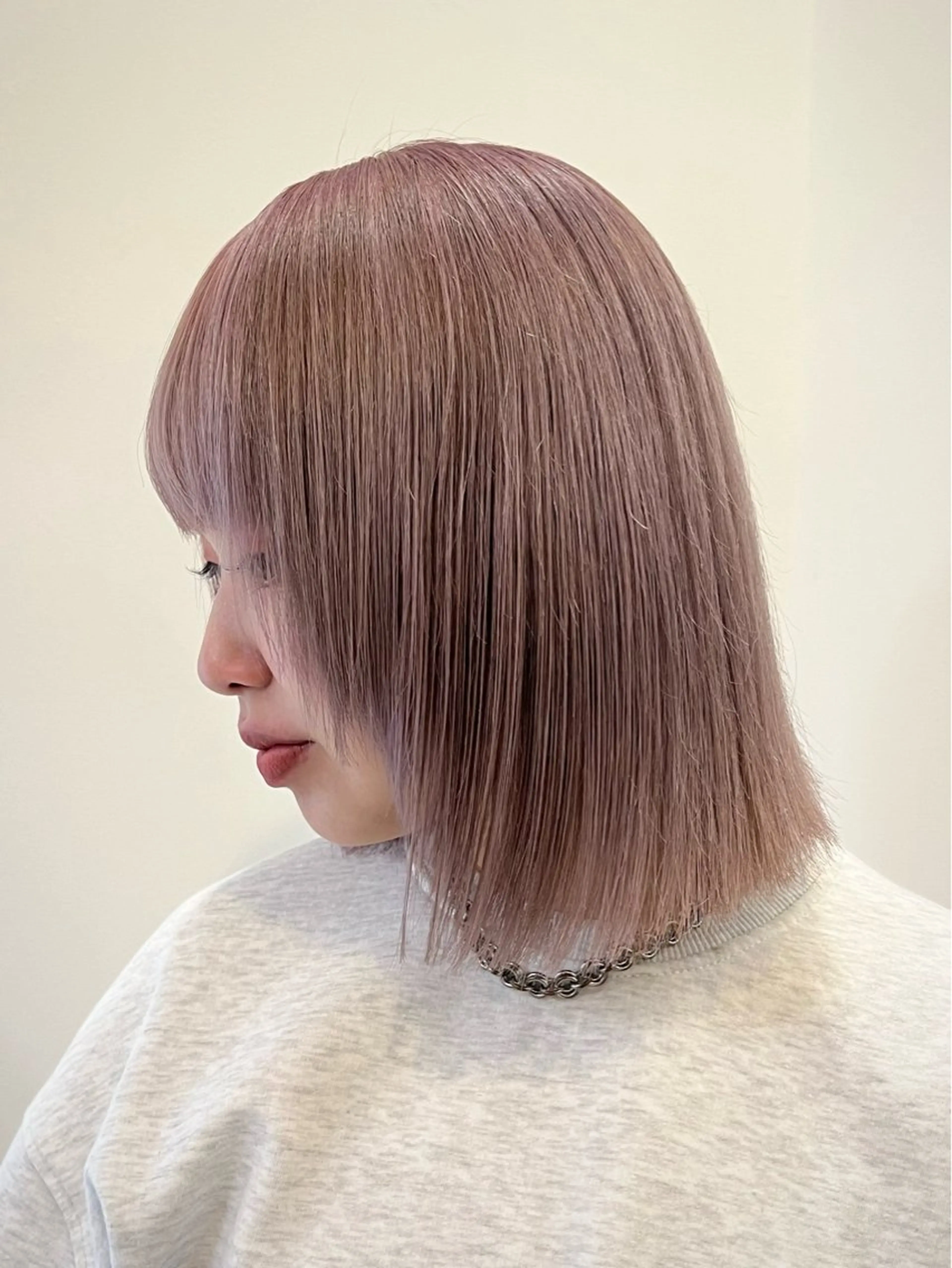 ミディアム Ami ブリーチ/ハイトーンのヘアスタイル