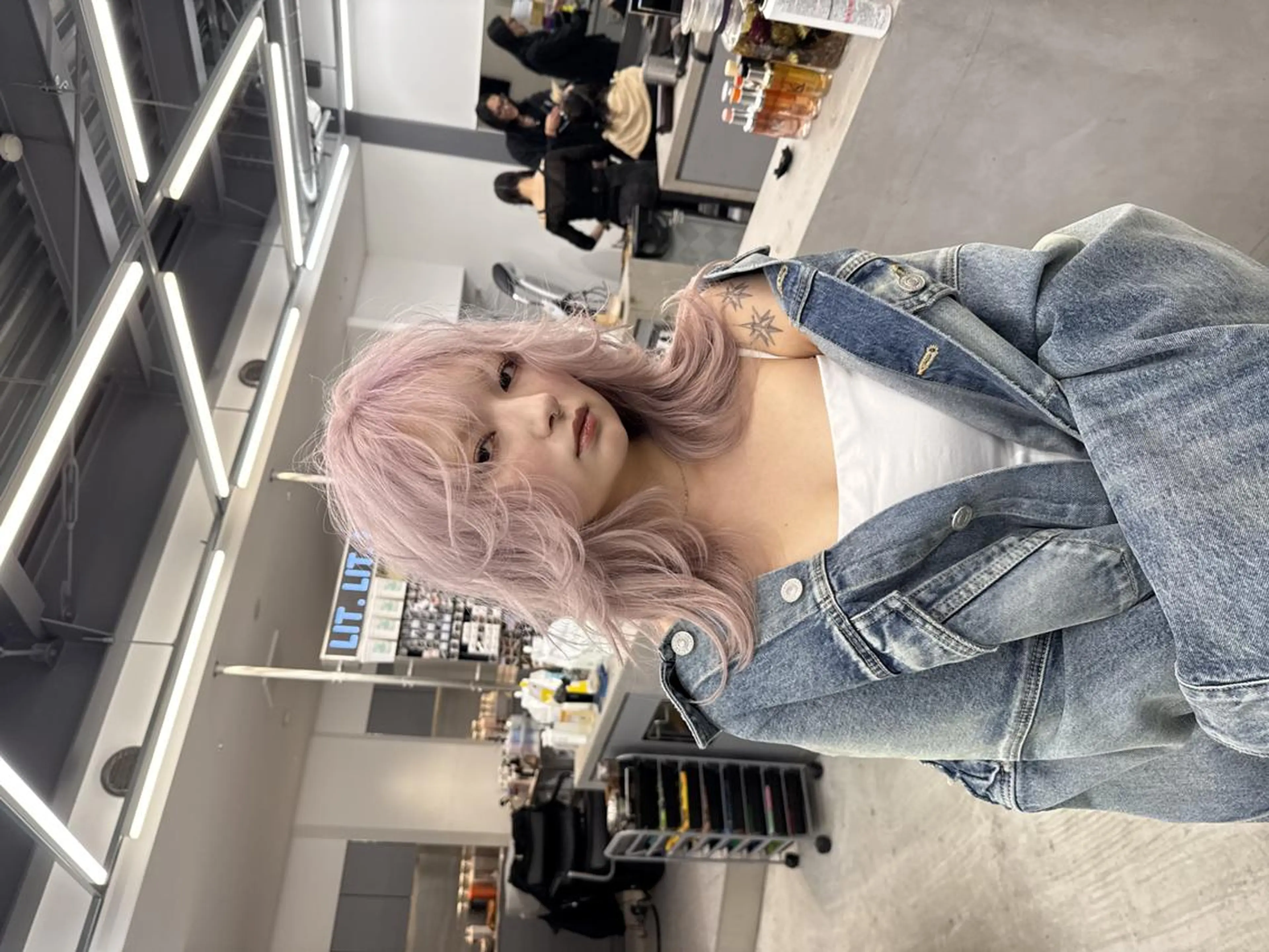 ミディアム カラー ミディアムパーマ バレイヤージュ ブリーチ ハイトーンカラー インナーカラー 艶髪／髪質改善🌱 市川ひなたのヘアスタイル