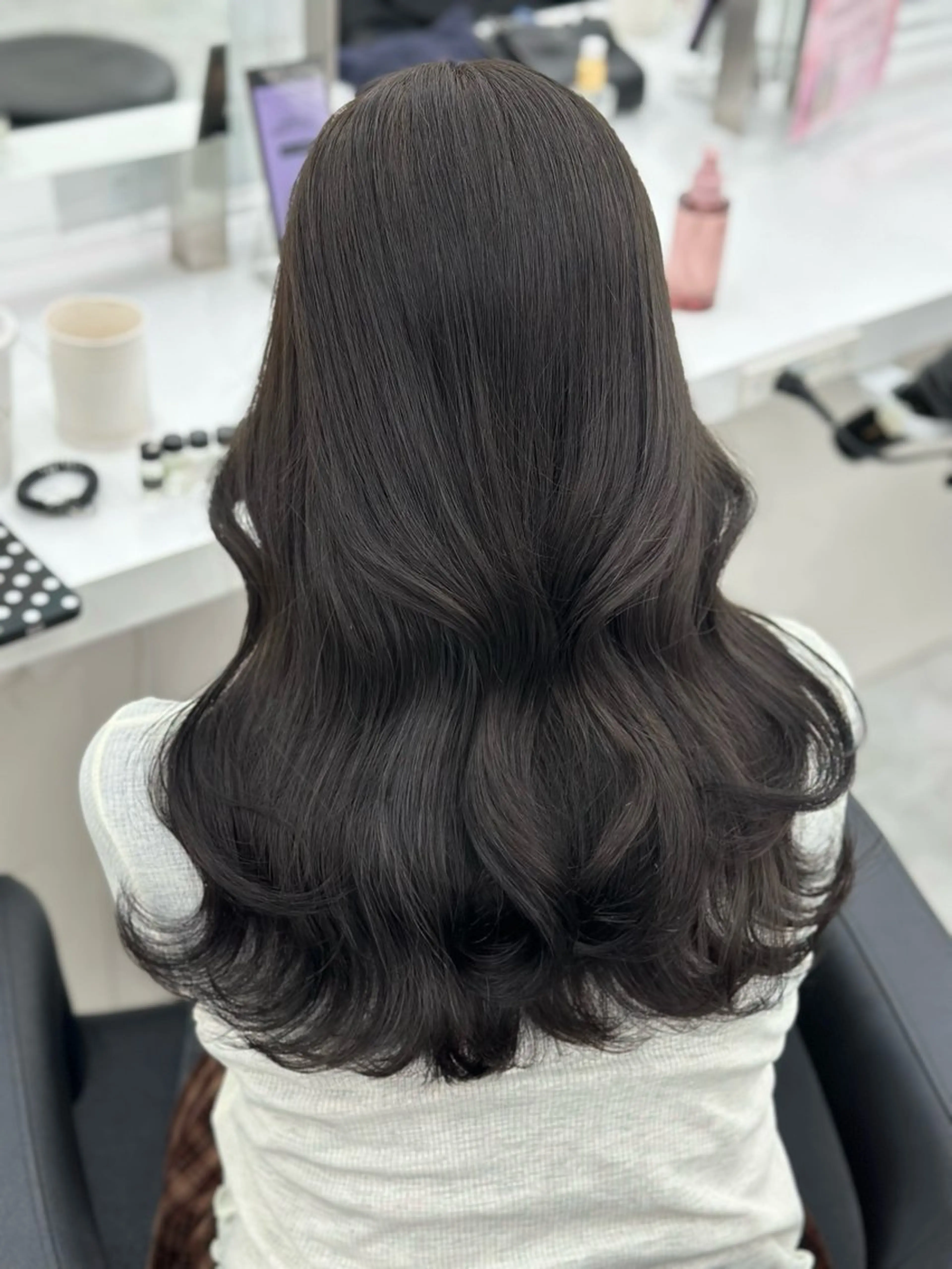 ロング カラー ヘアアレンジ カット ヘアカラー トリートメント ヘッドスパ ヘアセット 艶カラー/ハイトーン /レイヤーカットのヘアスタイル