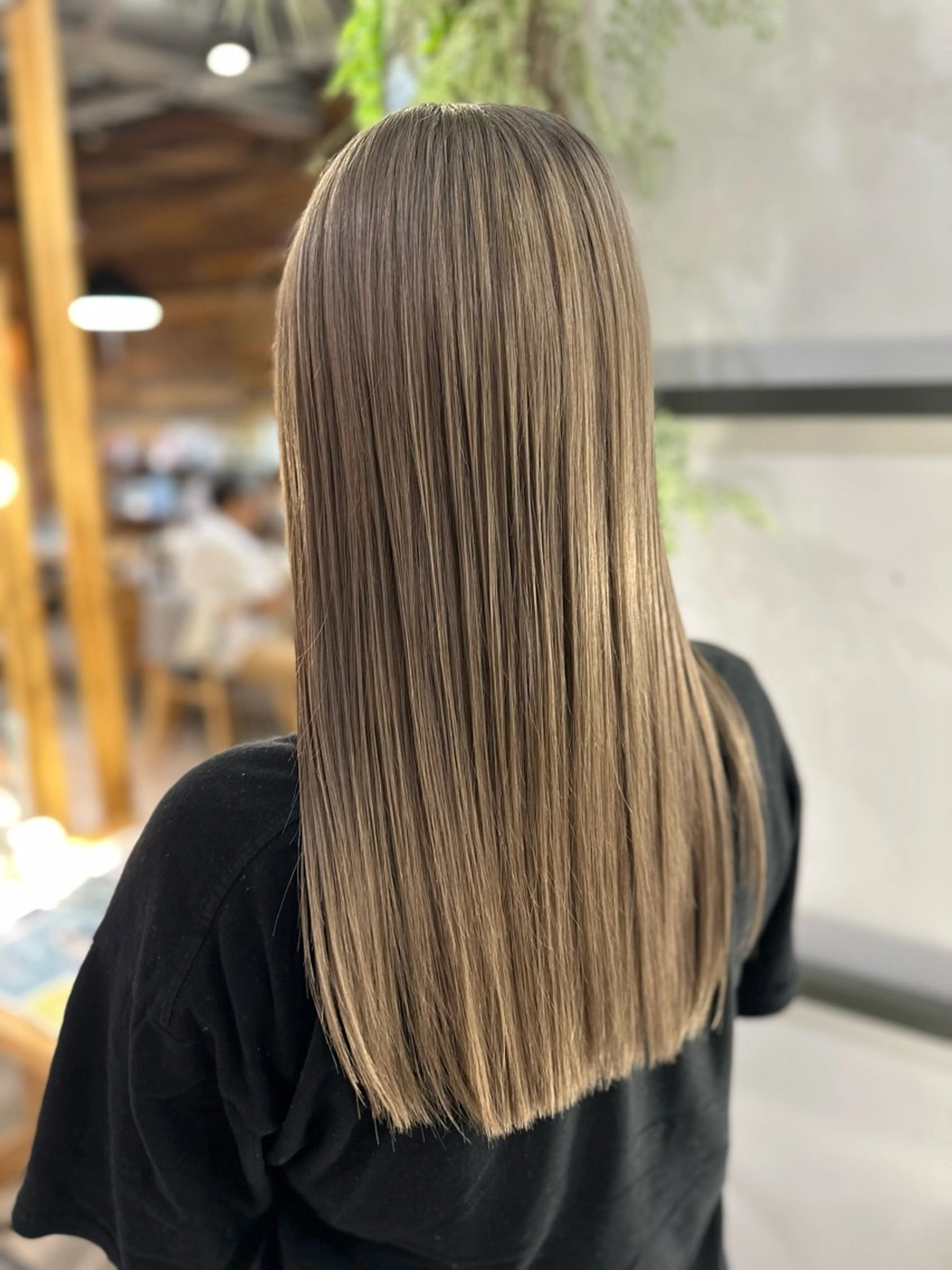 ロング カラー グレージュ ミルクティーグレージュ 髪質改善 溜 一太のヘアスタイル